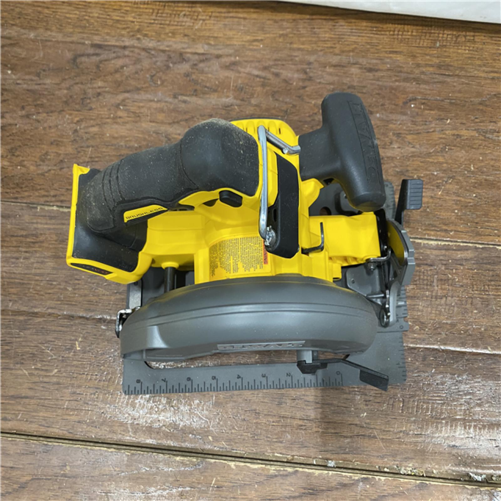 AS-IS DeWALT Flexvolt Max 7-1/4  60V Brushless Circular Saw DCS578B