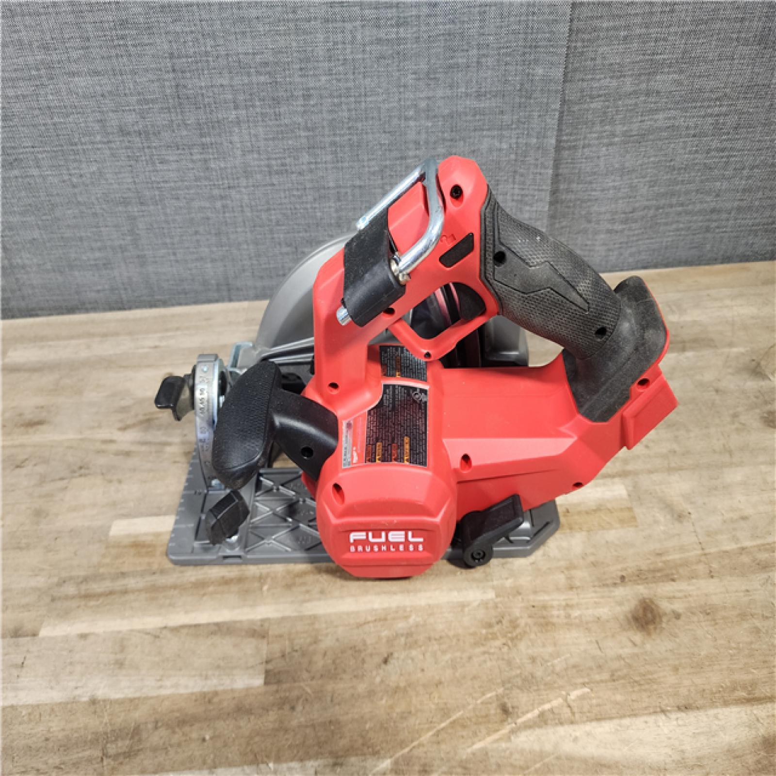 HOUSTON LOCATION - AS-IS Milwaukee M18 FUEL 7-1/4 Inch Circular Saw (Bare Tool)