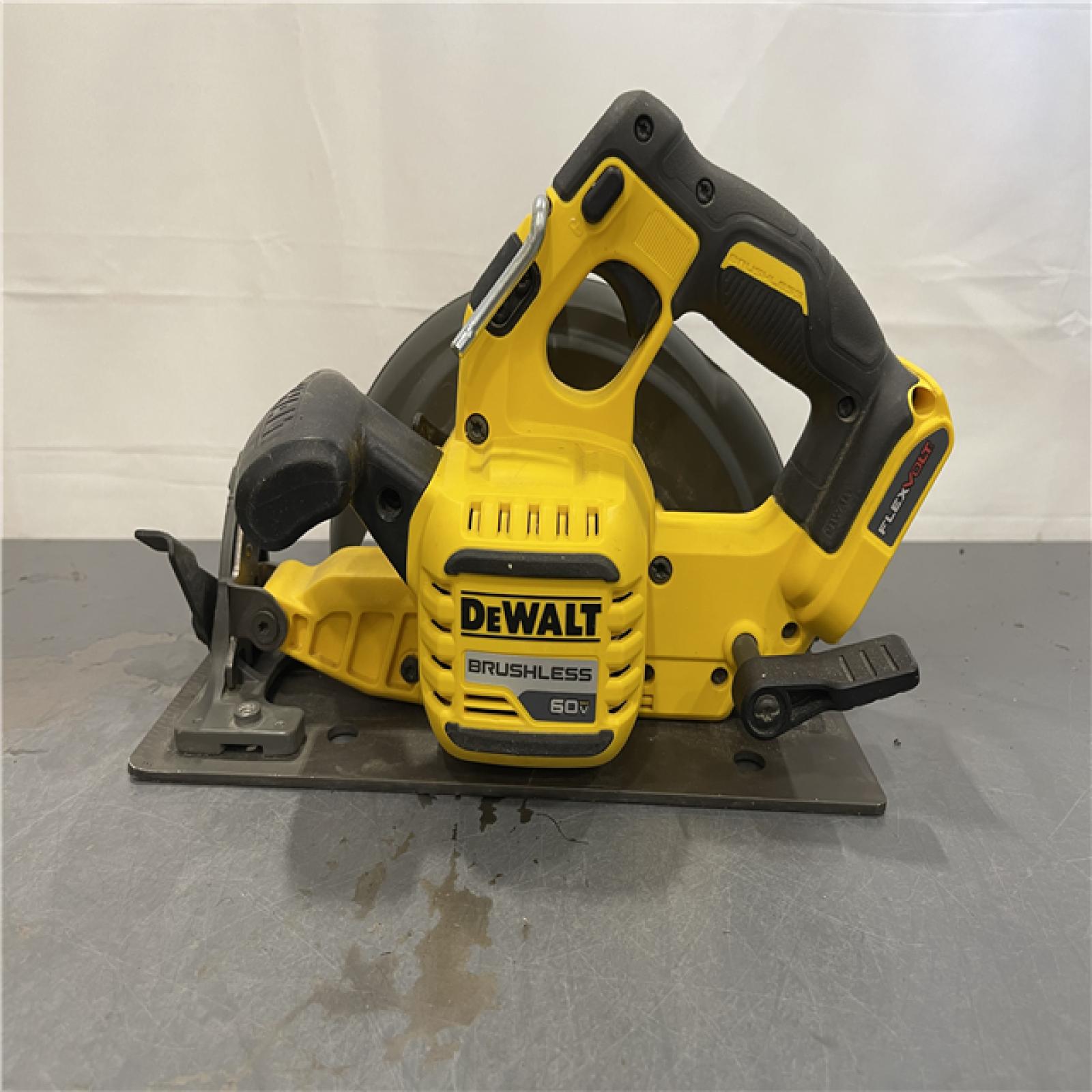 AS-IS - DeWALT Flexvolt Max 7-1/4 60V Brushless Circular Saw