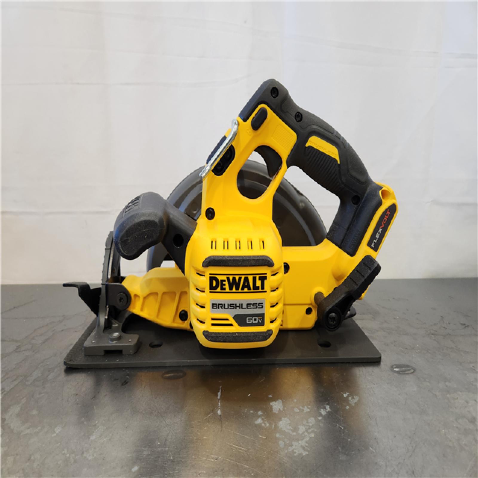 AS-IS- DeWALT Flexvolt Max 7-1/4  60V Brushless Circular Saw  (Bare Tool)