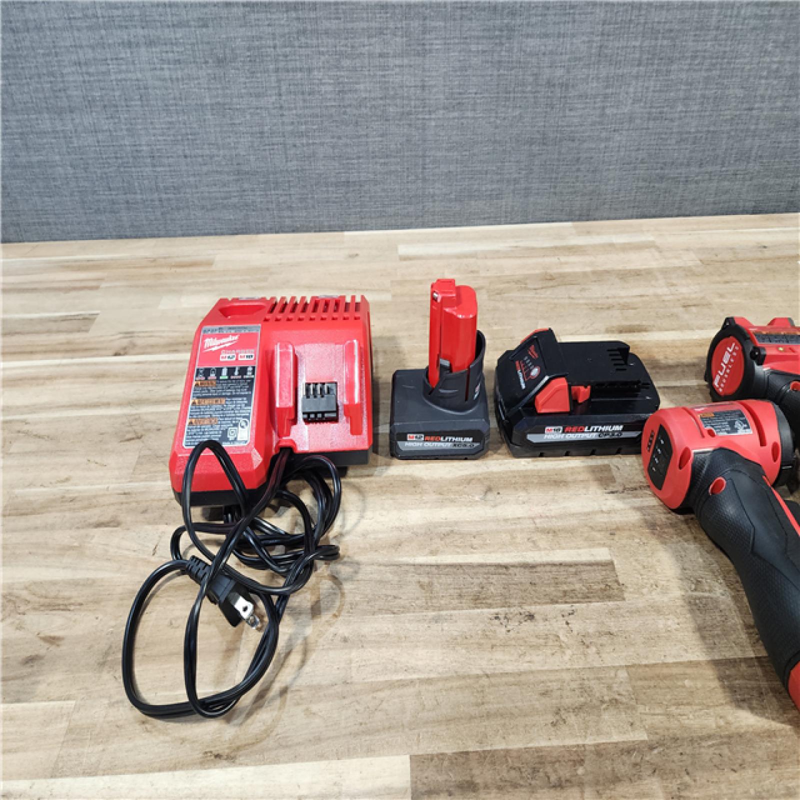 HOUSTON LOCATION - AS - IS Milwaukee 2 Tool Combo Kit W/ (2) Battery & Charger