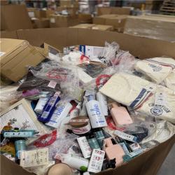 DALLAS LOCATION - BULLSEYE MIXED CLOTHING PALLET-(1 300 UNITS)