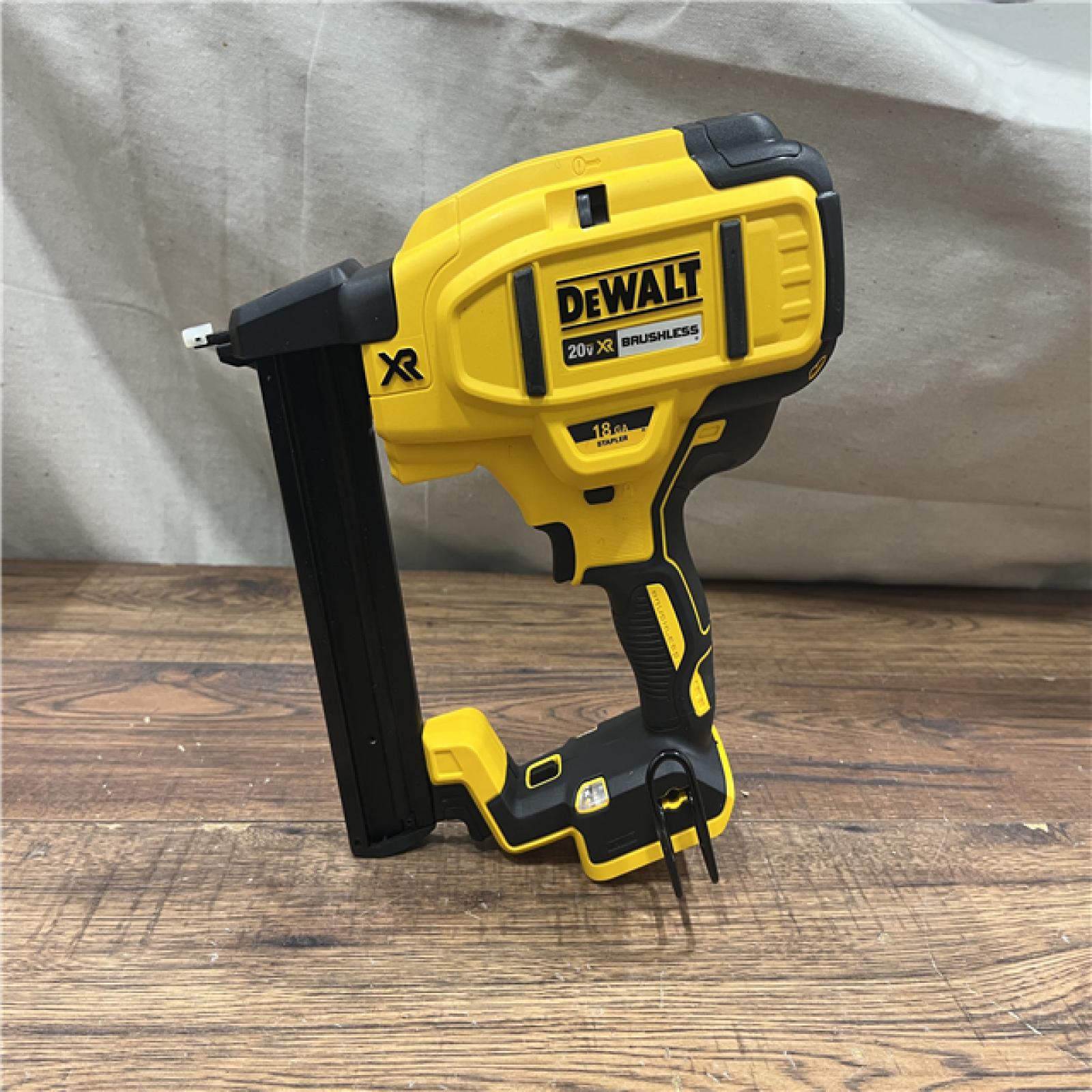 AS-IS DEWALT 20V-MAX XR 18GA BRAD NAILER KIT