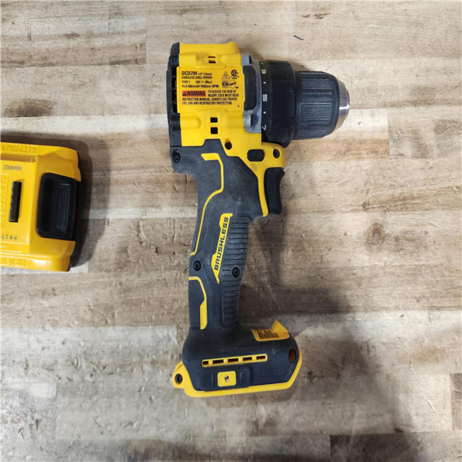HOUSTON LOCATION - AS - IS DEWALT Atomic 20V Lithium-Ion Cordless Compact 1/2 in. Drill/Driver Kit