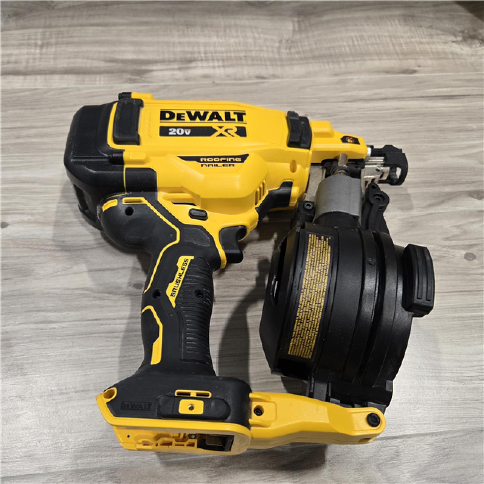 LIKE NEW!- DEWALT Roofing Nailer Cordless Kit