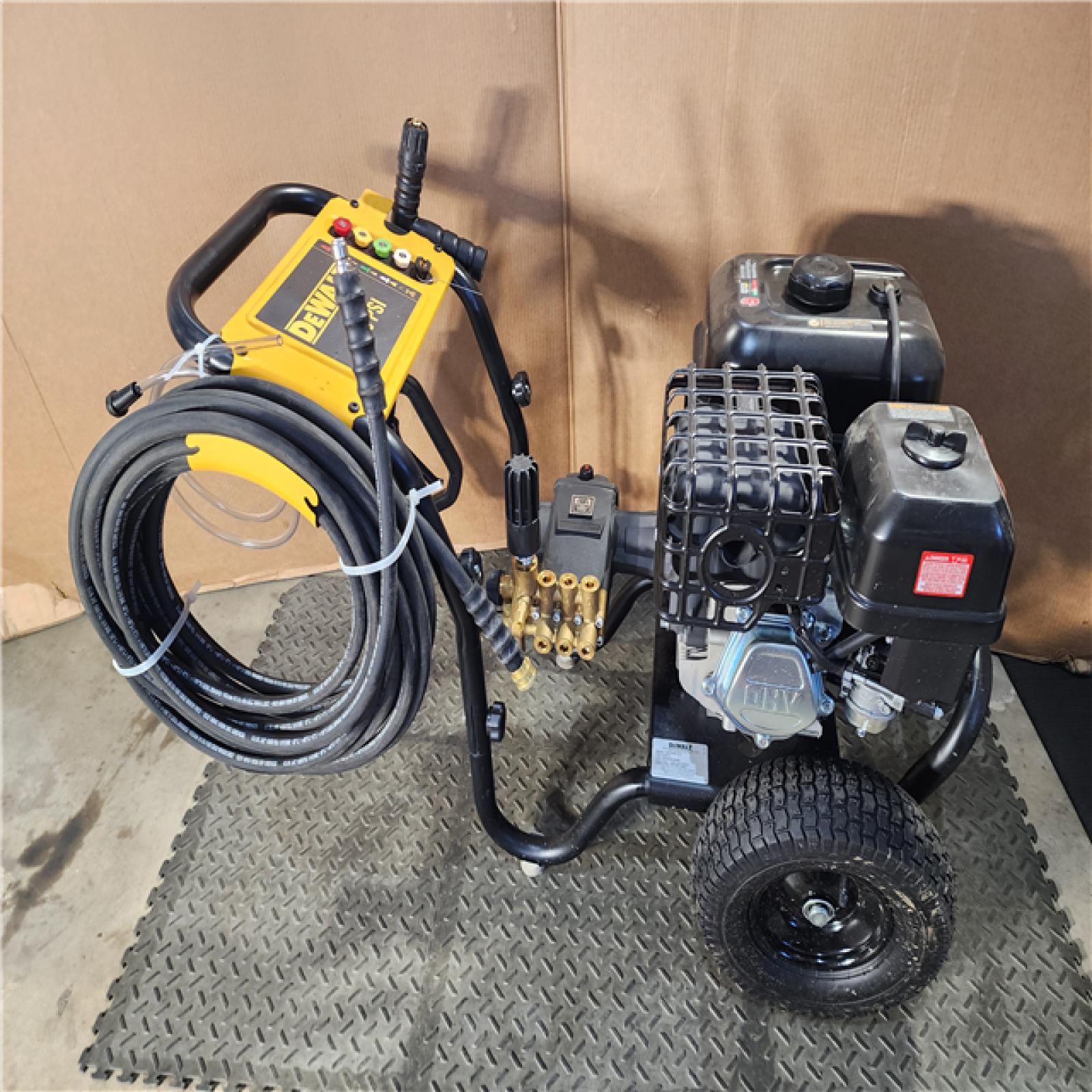 HOUSTON LOCATION - AS-IS DEWALT 4400 PSI 4.0 GPM Cold Water Gas Pressure Washer