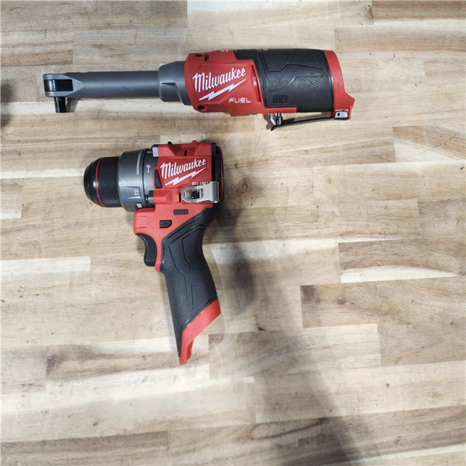 HOUSTON LOCATION - AS-IS MILWAUKEE 2 TOOL COMBO KIT W/ (2) BATTERY & CHARGER