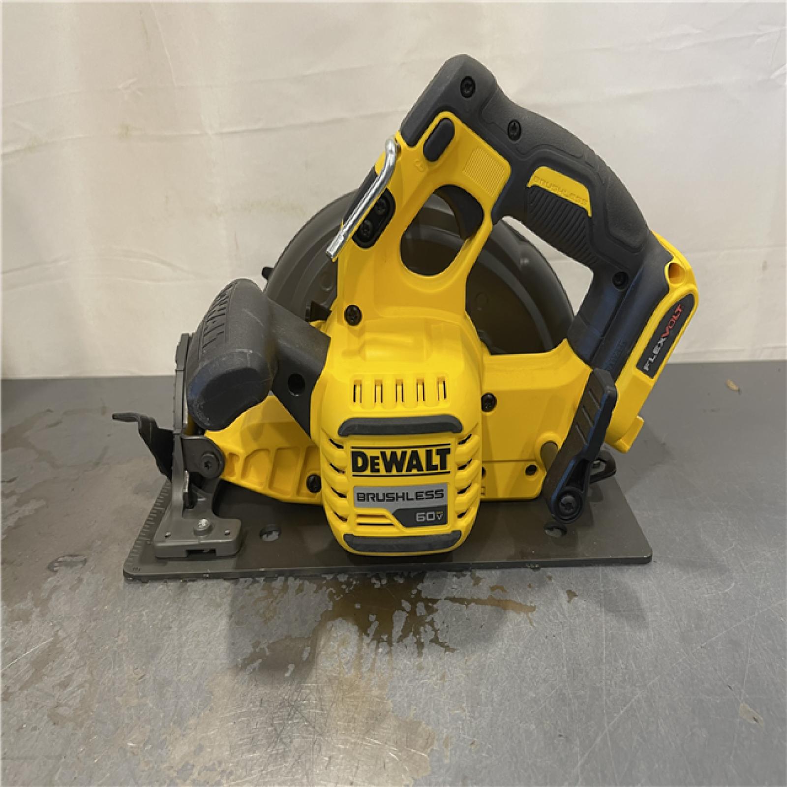 AS-IS - DeWALT FLEXVOLT 60V MAX Cordless Brushless 7-1/4 in. Circular Saw with Brake