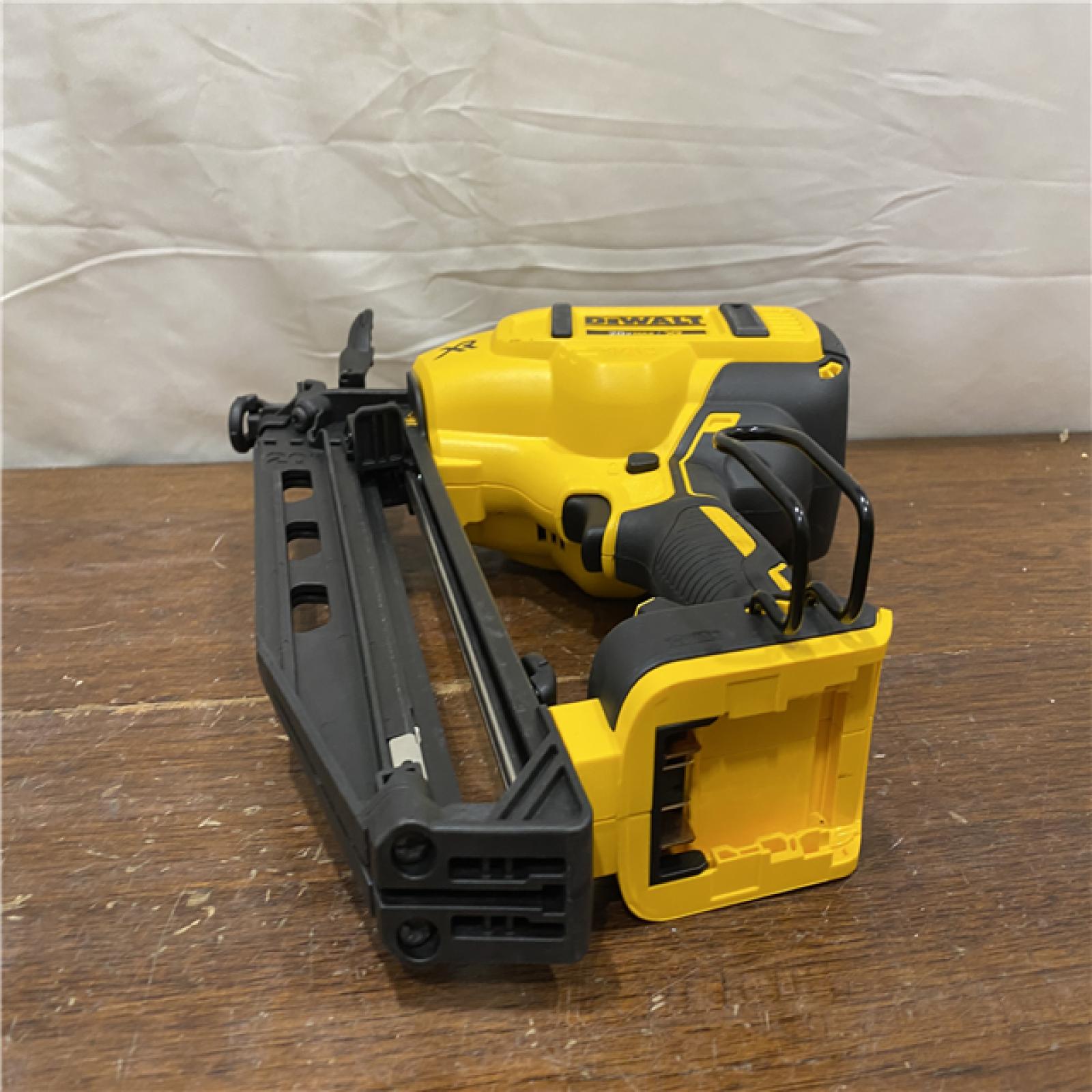 AS-IS DeWalt DCN660D1 20V 16 Gauge Cordless Angled Finish Nailer Kit W/ 2Ah Battery