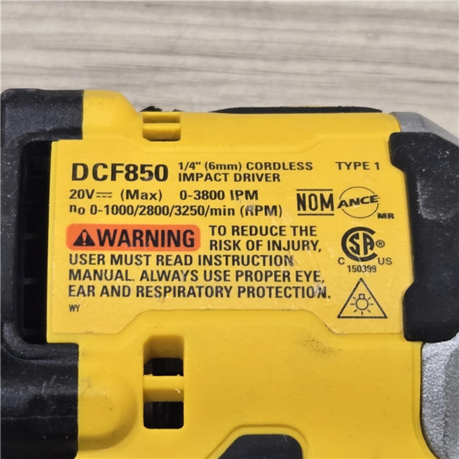 AS-IS DeWalt 20V MAX ATOMIC 1/4 in. Cordless 3-Speed Impact Driver Kit