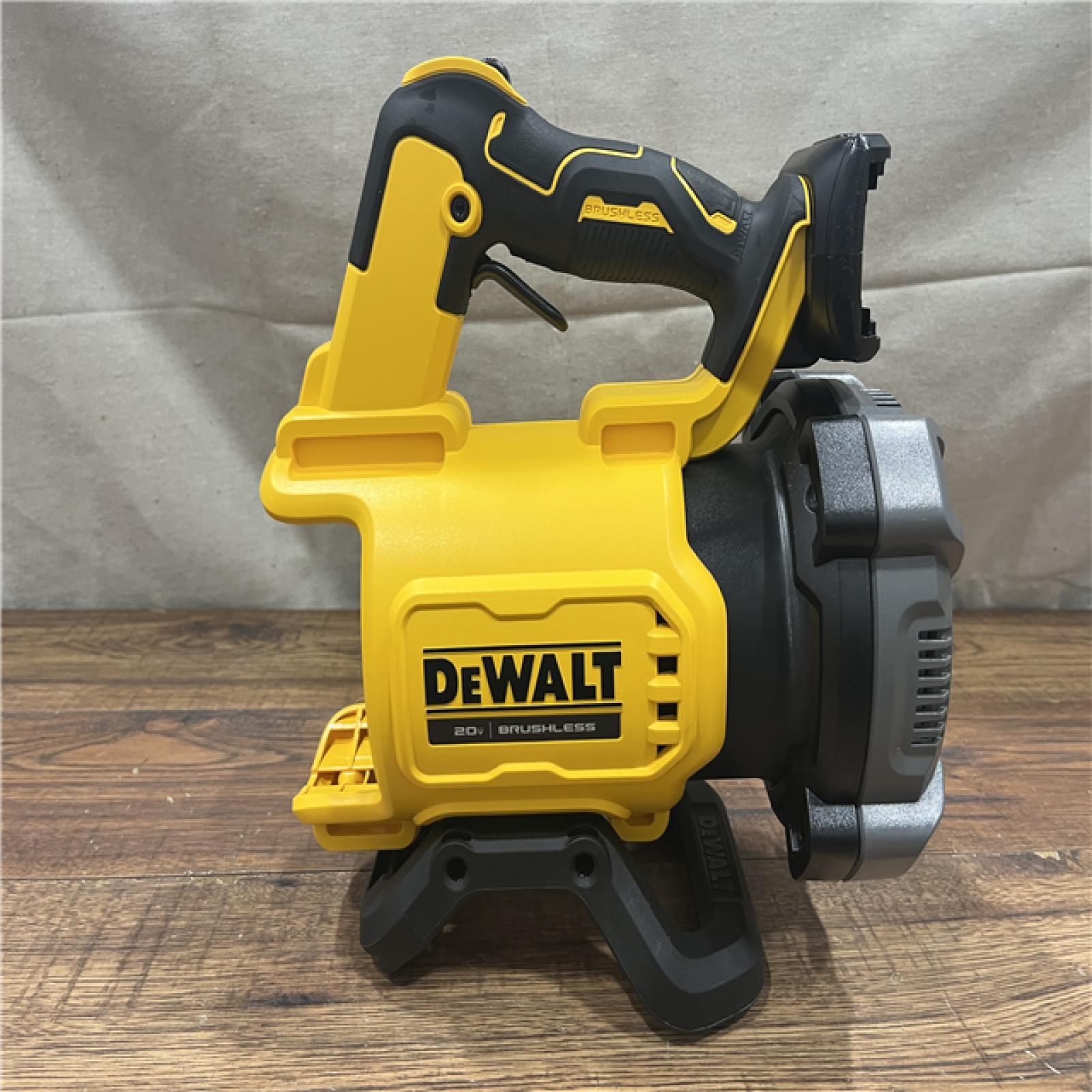 AS-IS DEWALT 20V MAX* XR Brushless Cordless Handheld Blower Kit