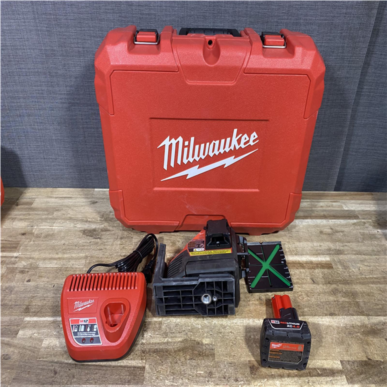 Houston Location AS-IS Milwaukee 12-Volt Lithium-Ion Cordless Green 250 ft. 3-Plane Laser Level Kit
