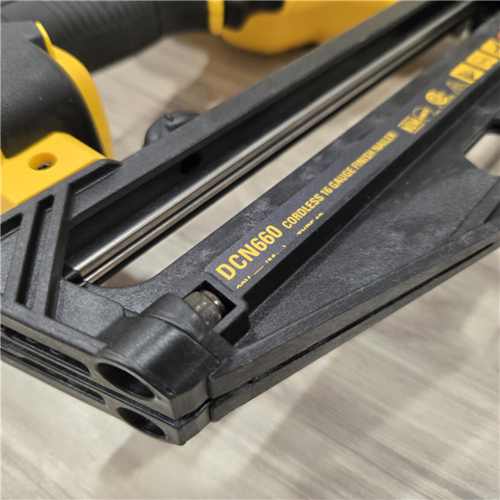 AS-IS DeWalt 20V 16 Gauge Cordless Angled Finish Nailer Kit