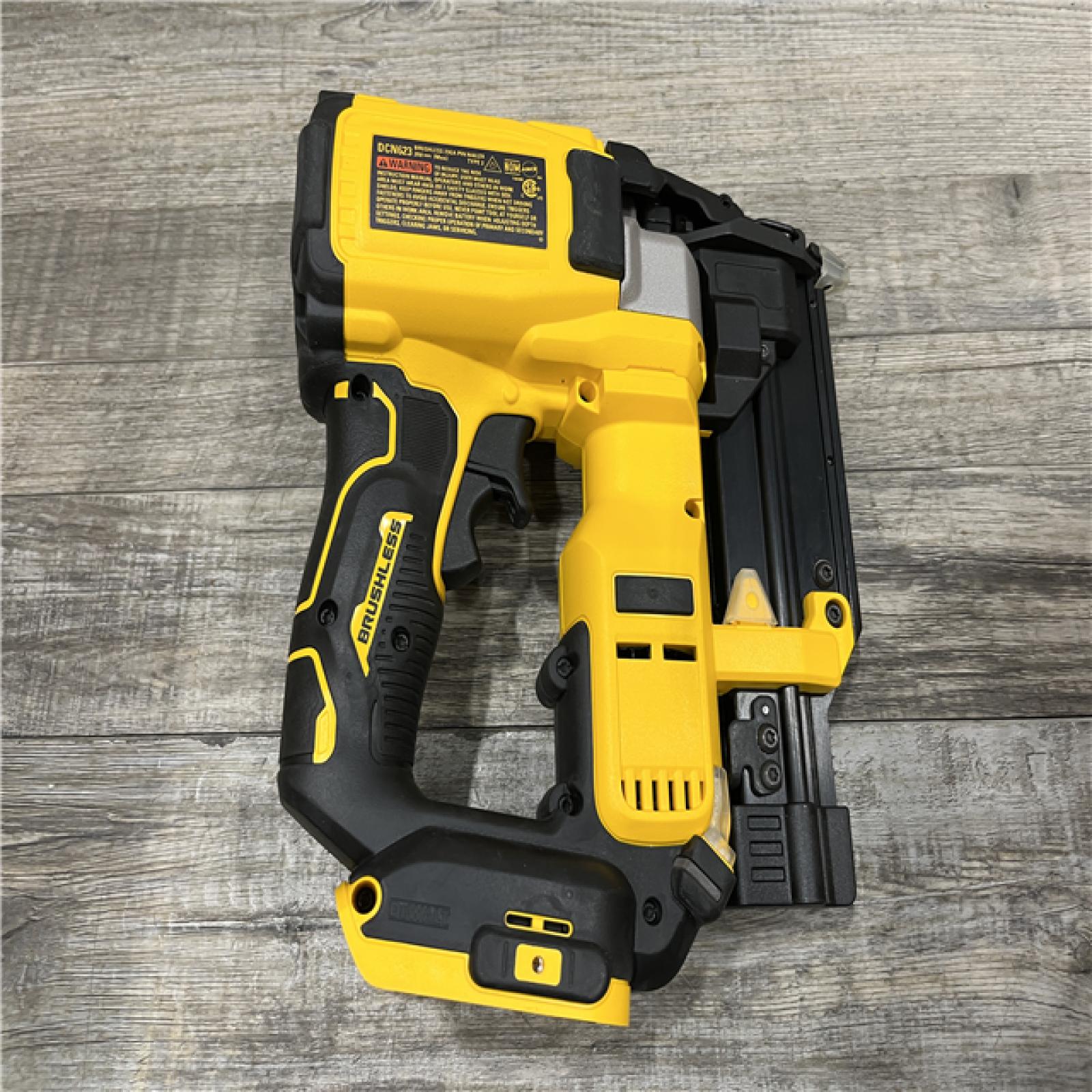 AS-IS DEWALT ATOMIC 20V MAX Lithium Ion Cordless 23 Gauge Pin Nailer Kit