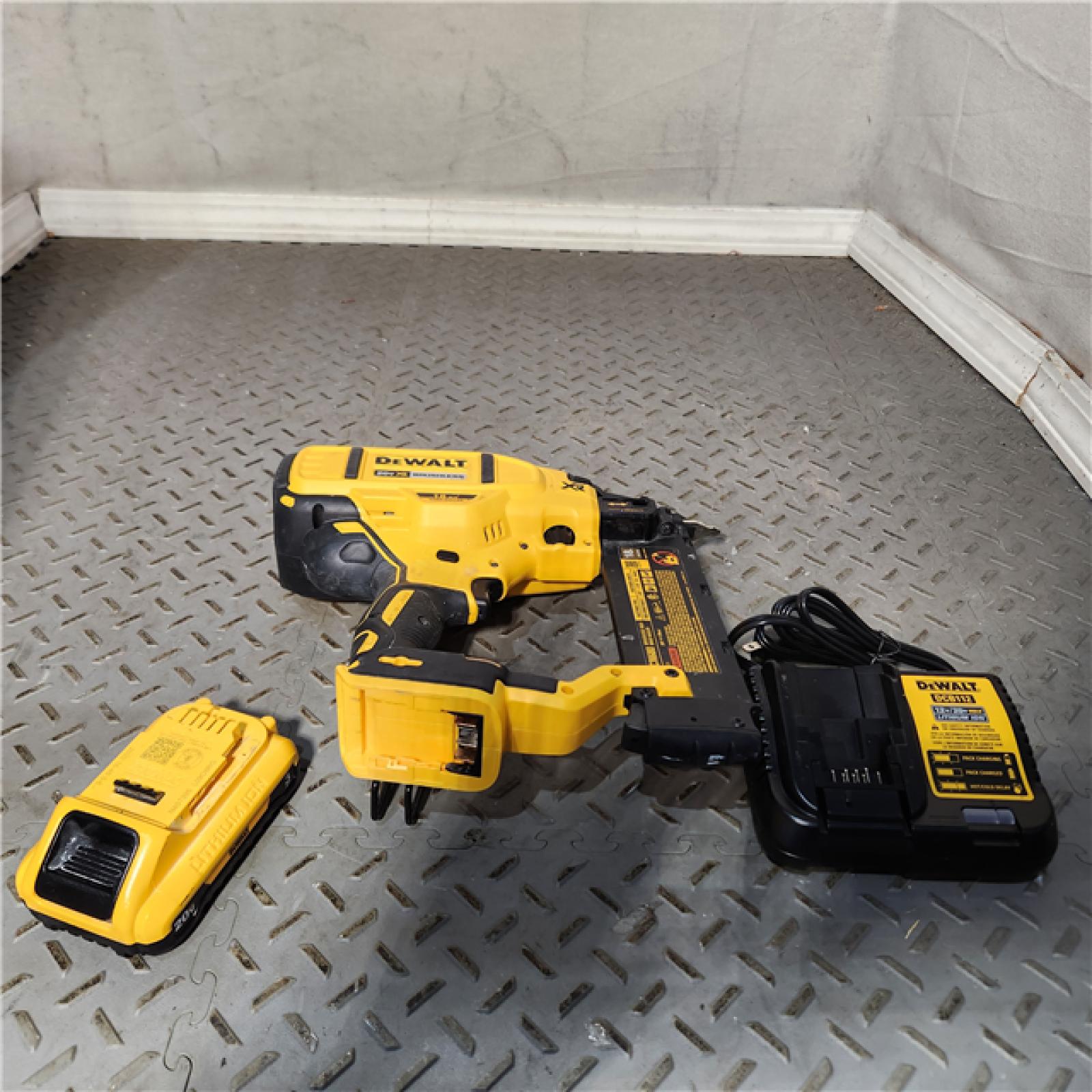HOUSTON LocationASISDeWalt DCN680D1 20Volt MAX XR Cordless Brad