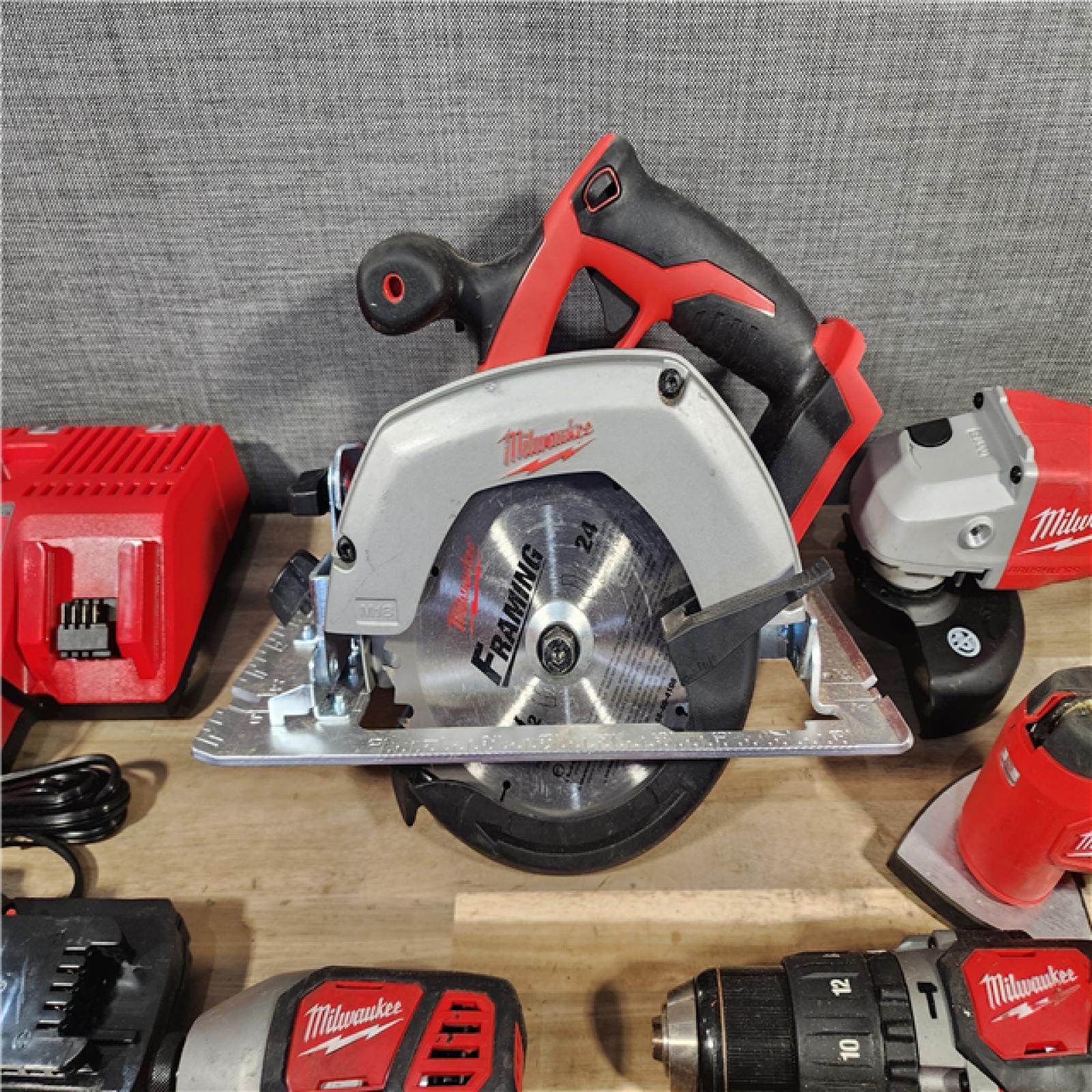 HOUSTON LOCATION - AS-IS MILWAUKEE 8 TOOL COMBO KIT W/ (2) BATTERY & CHARGER
