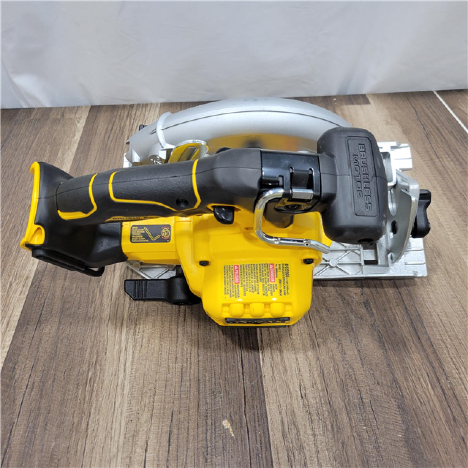 AS-IS DeWALT DCS565B 20V Max Brushless 6.5   Cordless Circular Saw