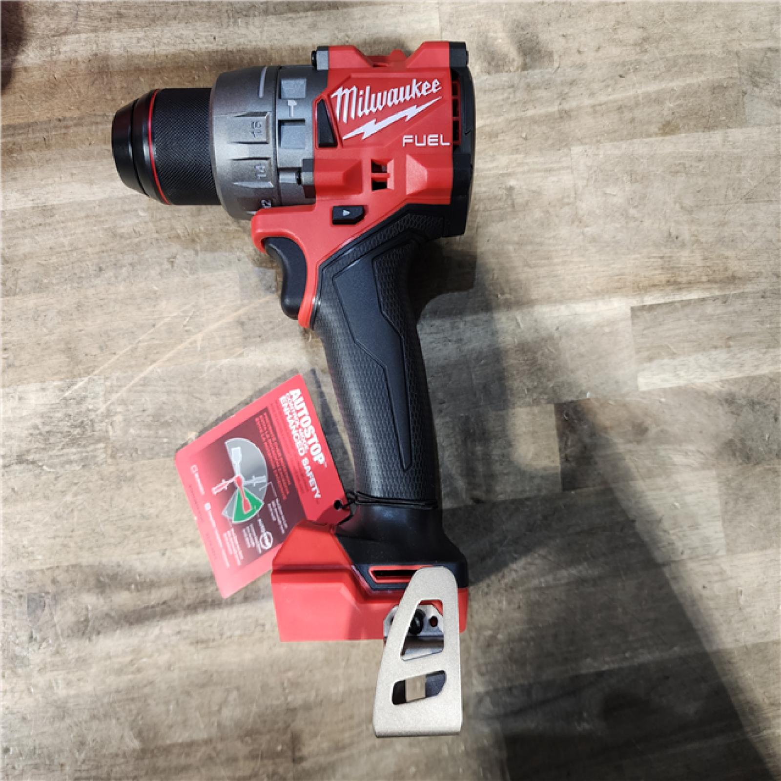 HOUSTON LOCATION - AS-IS (APPEARS LIKE NEW) Milwaukee 2904-22 Hammer Drill Driver Kit with Batteries  Charger & Tool Case  Red