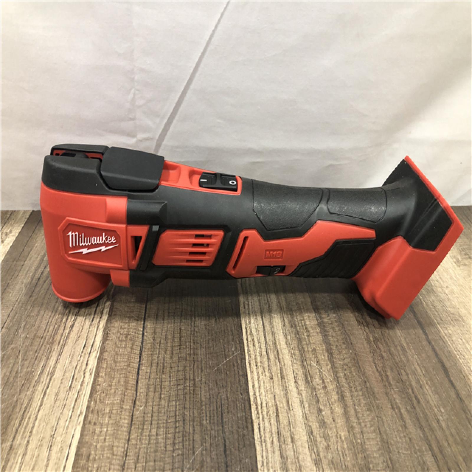 AS-IS Milwaukee 18V Lithium-Ion Cordless Oscillating Multi-Tool Kit