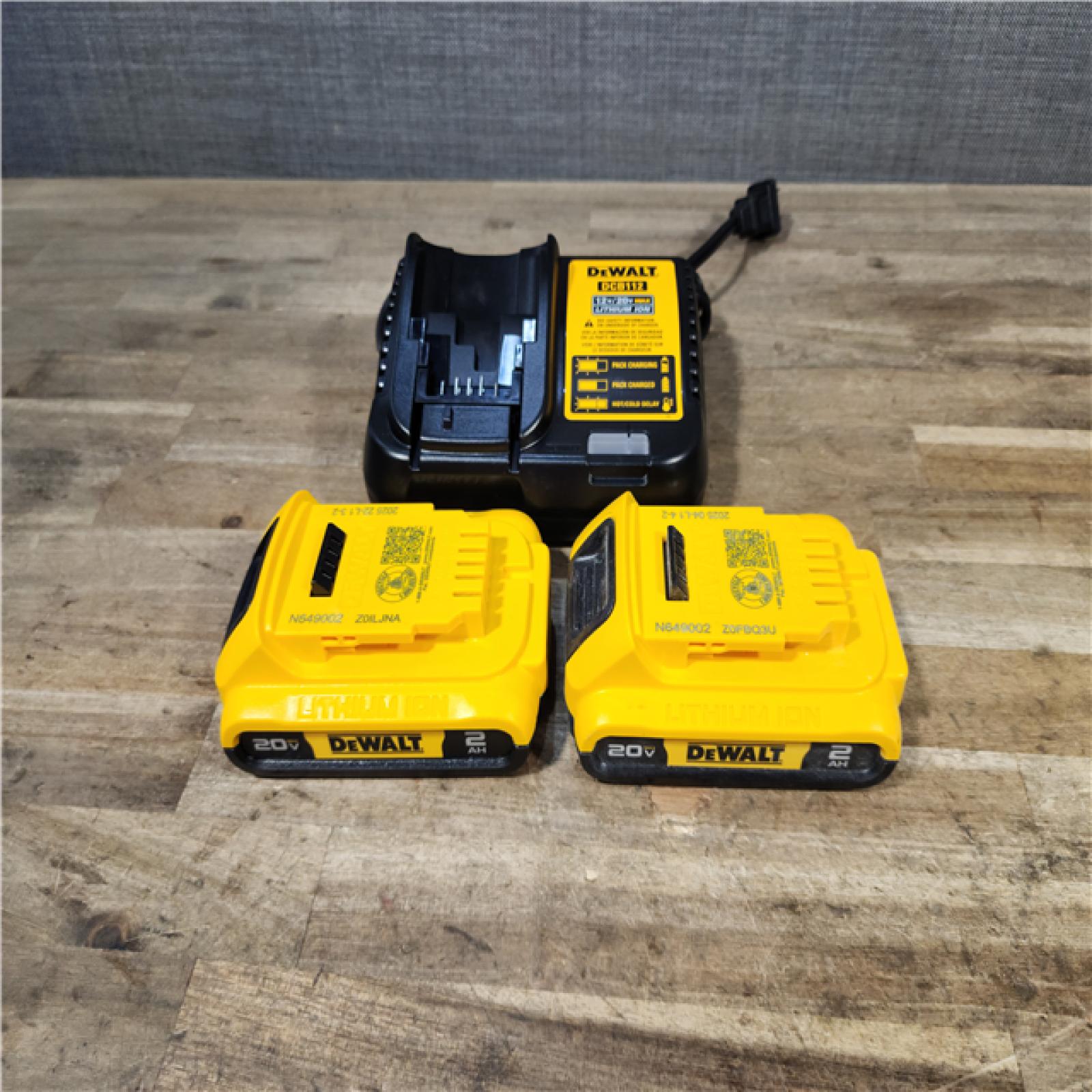 HOUSTON LOCATION - AS-IS DEWALT 2 TOOL COMBO KIT W/ (2) BATTERY & CHARGER