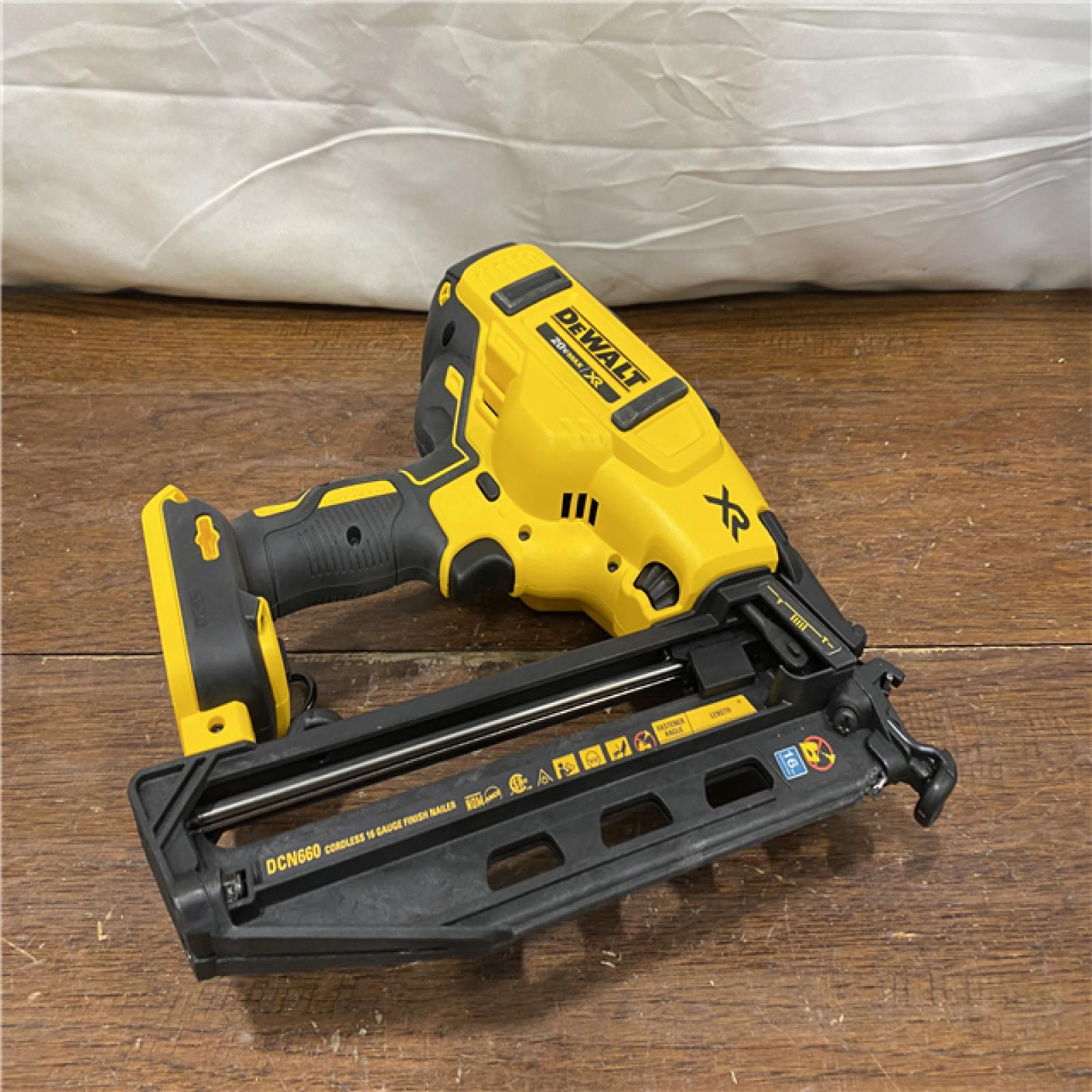 AS-IS DeWalt DCN660D1 20V 16 Gauge Cordless Angled Finish Nailer Kit W/ 2Ah Battery