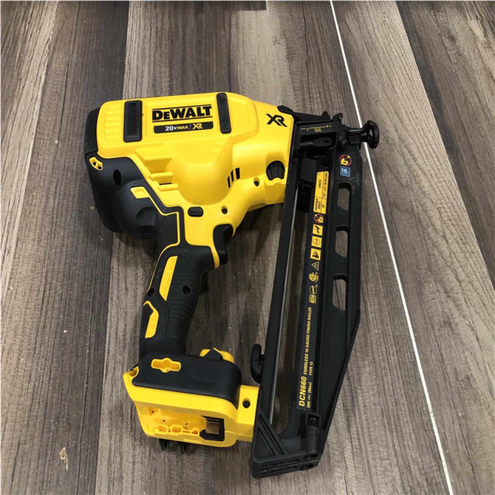 AS-IS DEWALT 20V MAX XR 16-Gauge Electric Cordless Angled Finishing Nailer Kit