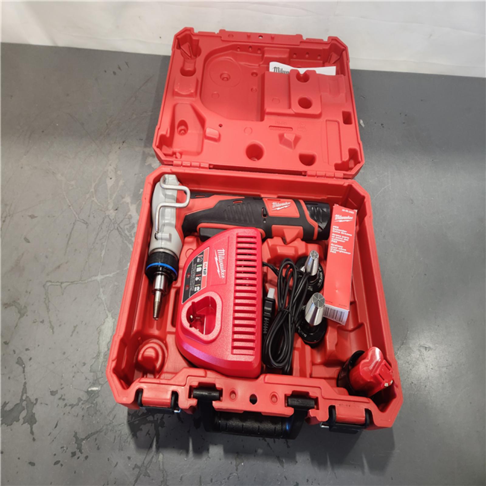 AS-IS- Milwaukee M12 12V Lithium-Ion Cordless PEX Expansion Tool Kit with (2) 1.5 Ah Batteries  (3) Expansion Heads and Hard Case