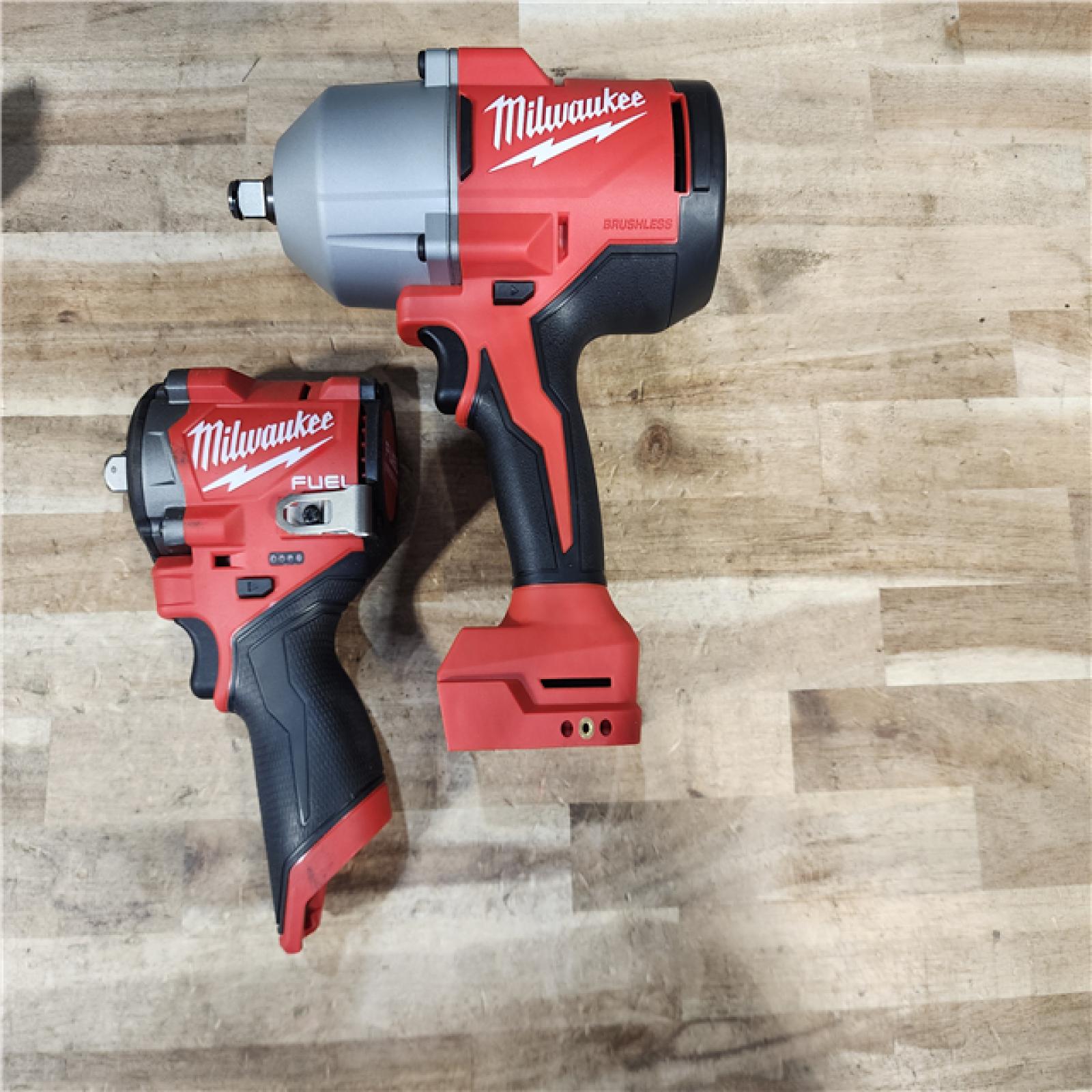 HOUSTON LOCATION - AS-IS MILWAUKEE 2 TOOL COMBO KIT W/ (2) BATTERY & CHARGER