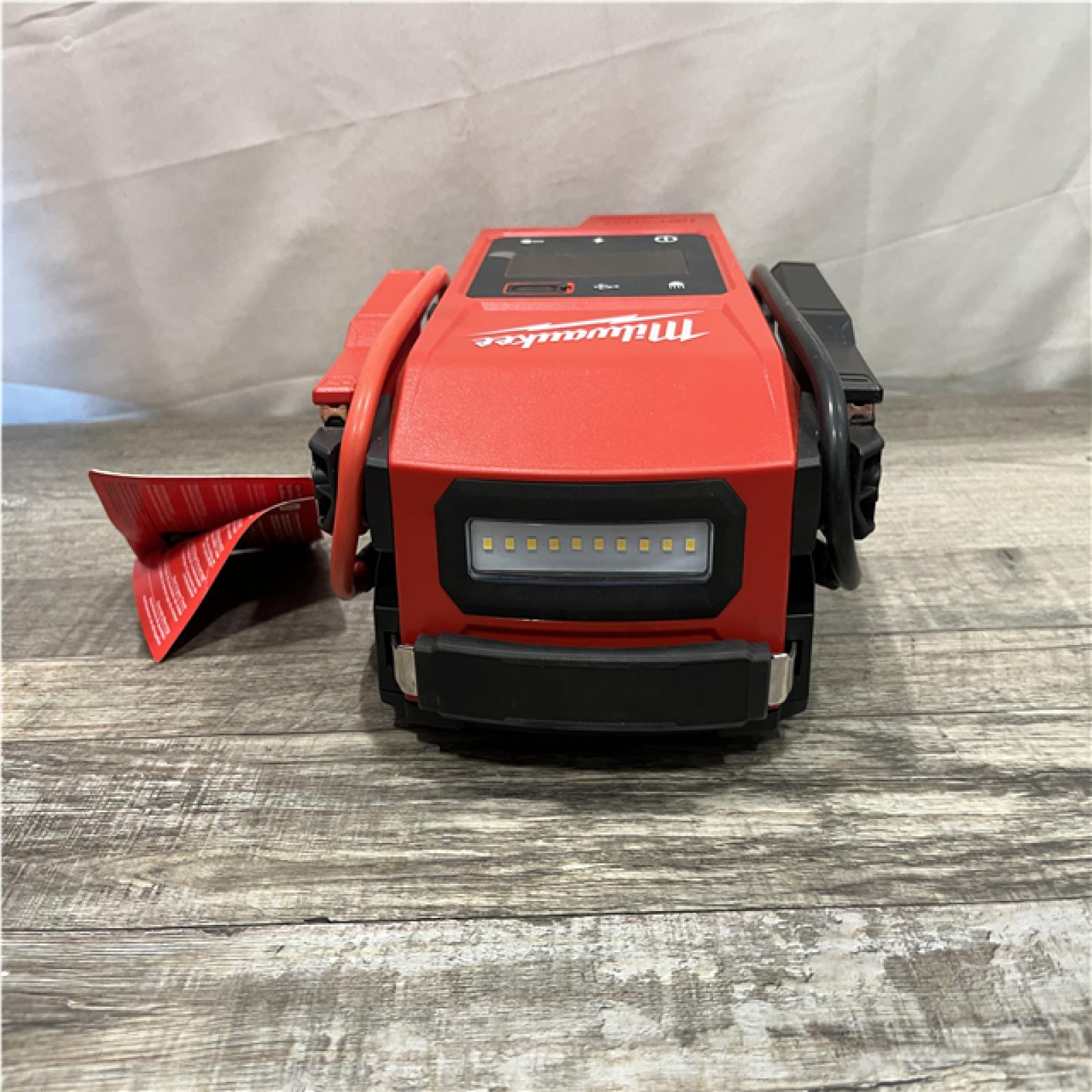AS-IS Milwaukee 18V Lithium-Ion Cordless 2000 Peak Amp HOTSHOT Jump Starter (Tool-Only)