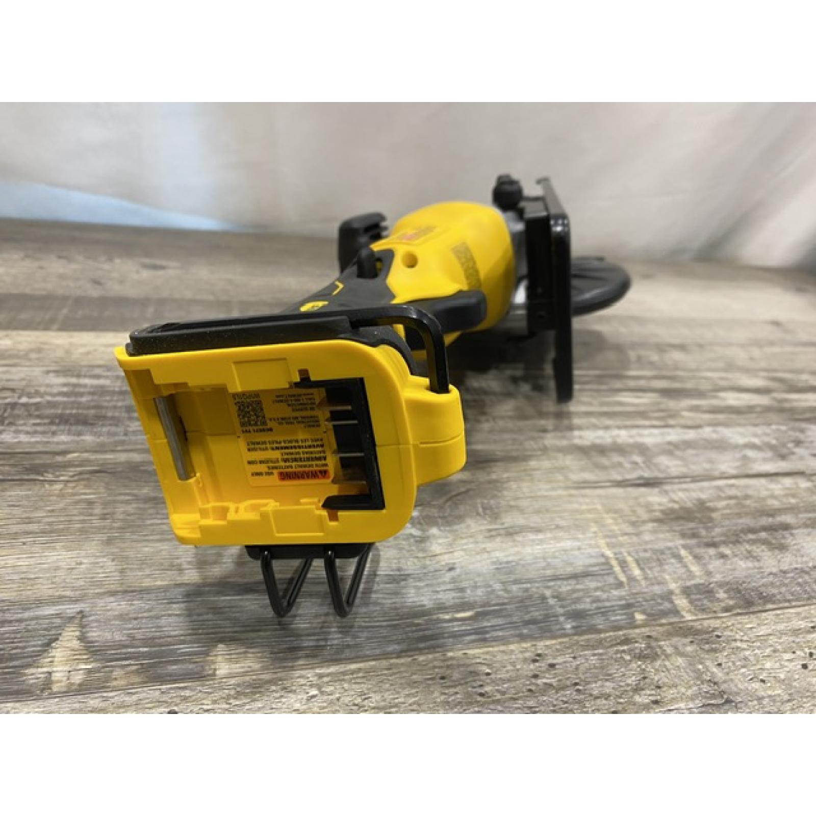 AS-IS DEWALT ATOMIC 20V MAX Cordless Brushless 4-1/2 in. Circular Saw (Tool Only)