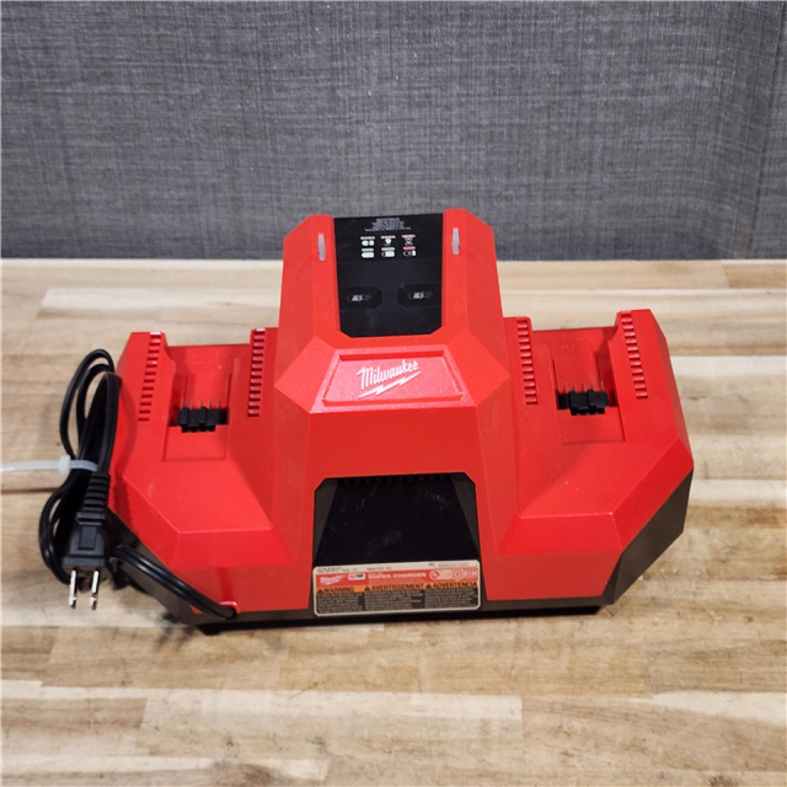 HOUSTON LOCATION - AS-IS Milwaukee M18 18V Dual Bay Simultaneous Super Charger (TOOL ONLY)