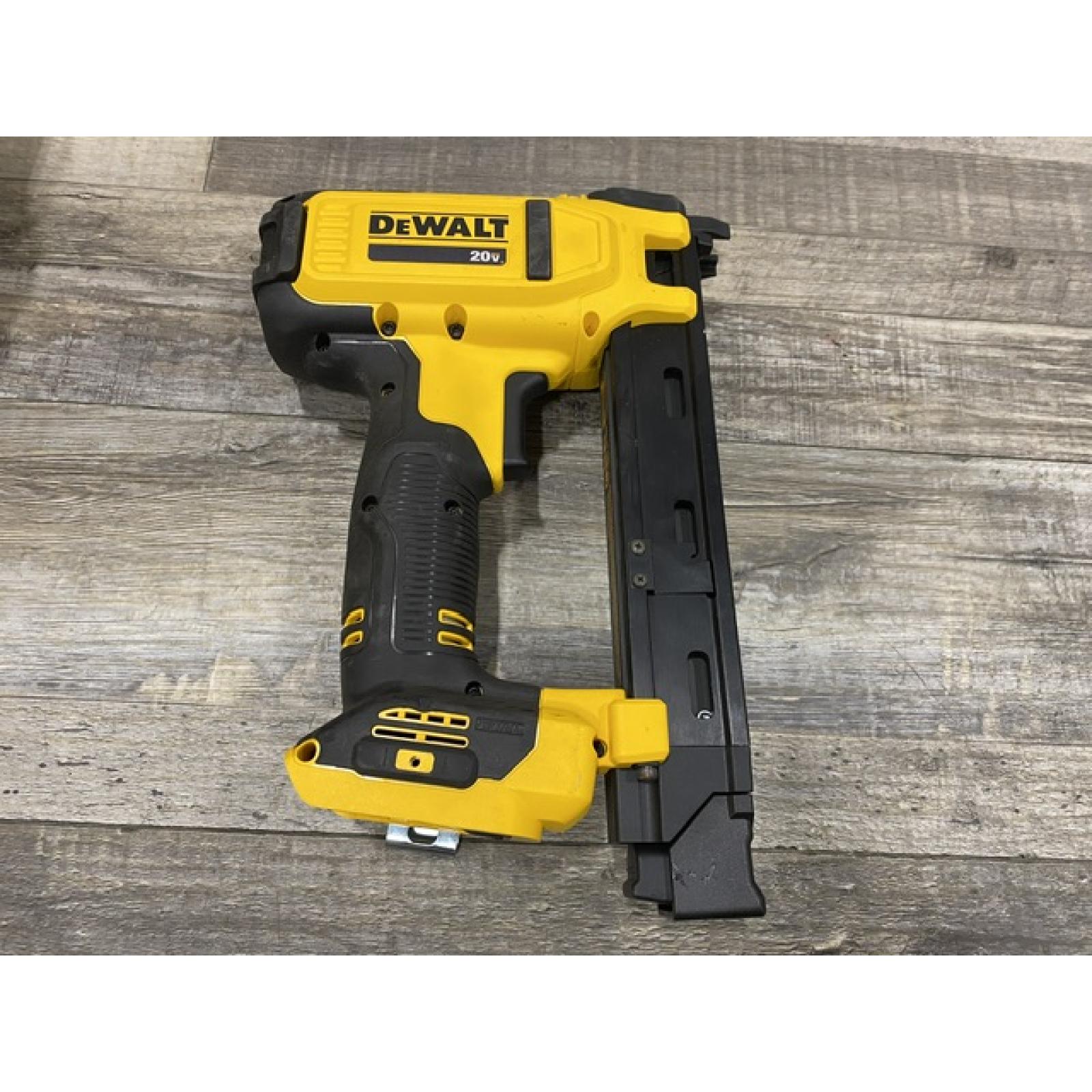AS-IS DEWALT 20V MAX Lithium-Ion Cordless Cable Stapler Kit