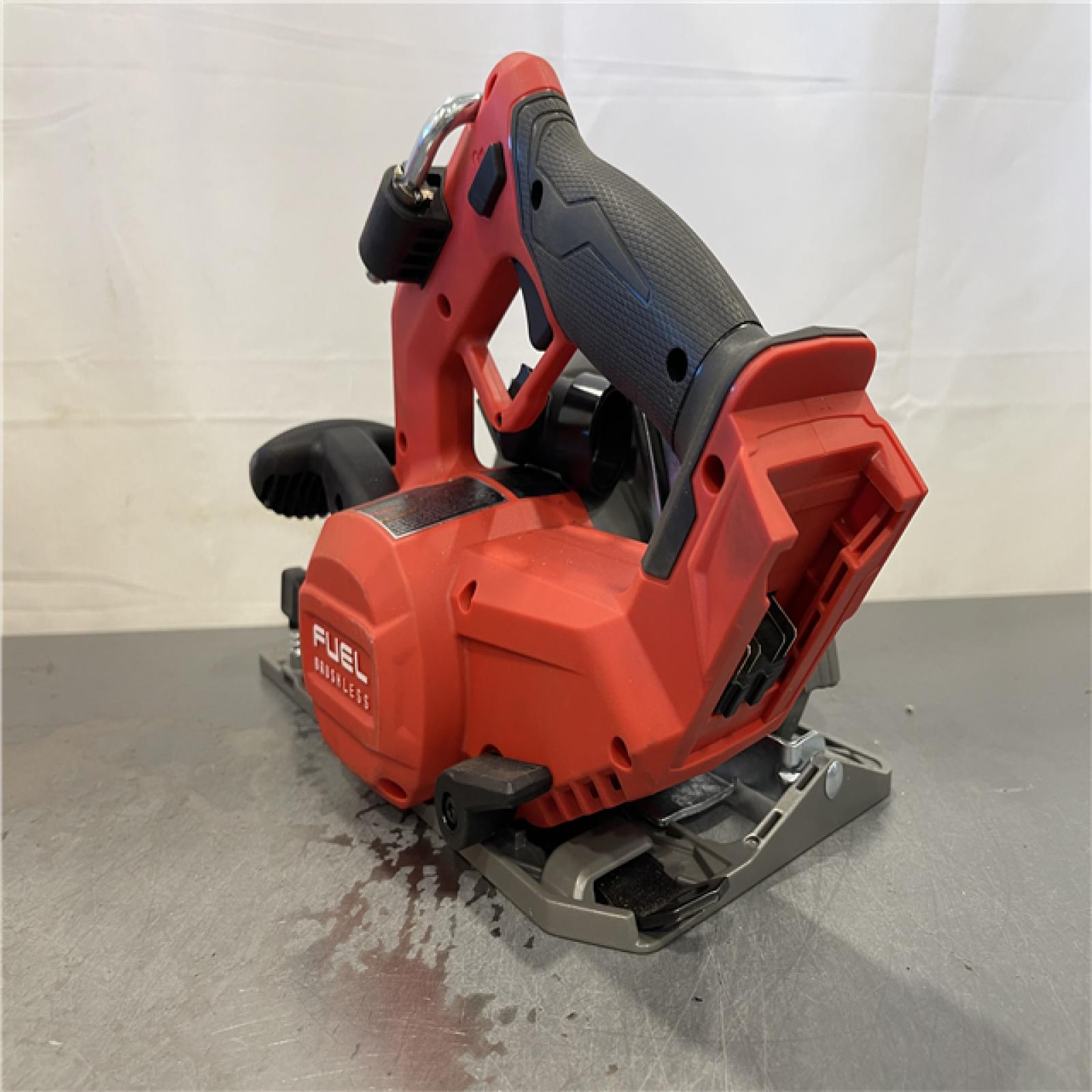 AS-IS - Milwaukee M18 FUEL 18V Lithium-Ion Brushless Cordless 7-1/4 in. Circular Saw