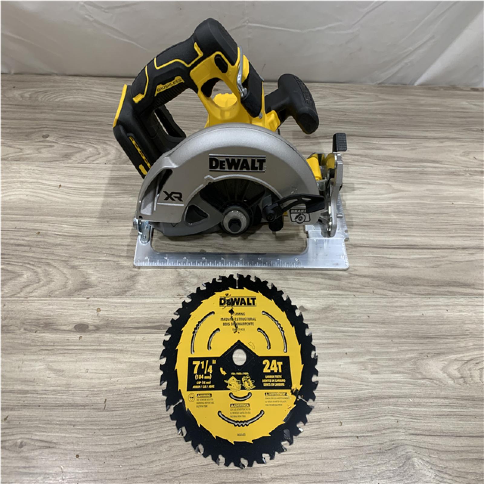 AS-IS DEWALT 20-Volt MAX 7-1/4 in. Cordless Circular Saw (Tool Only)