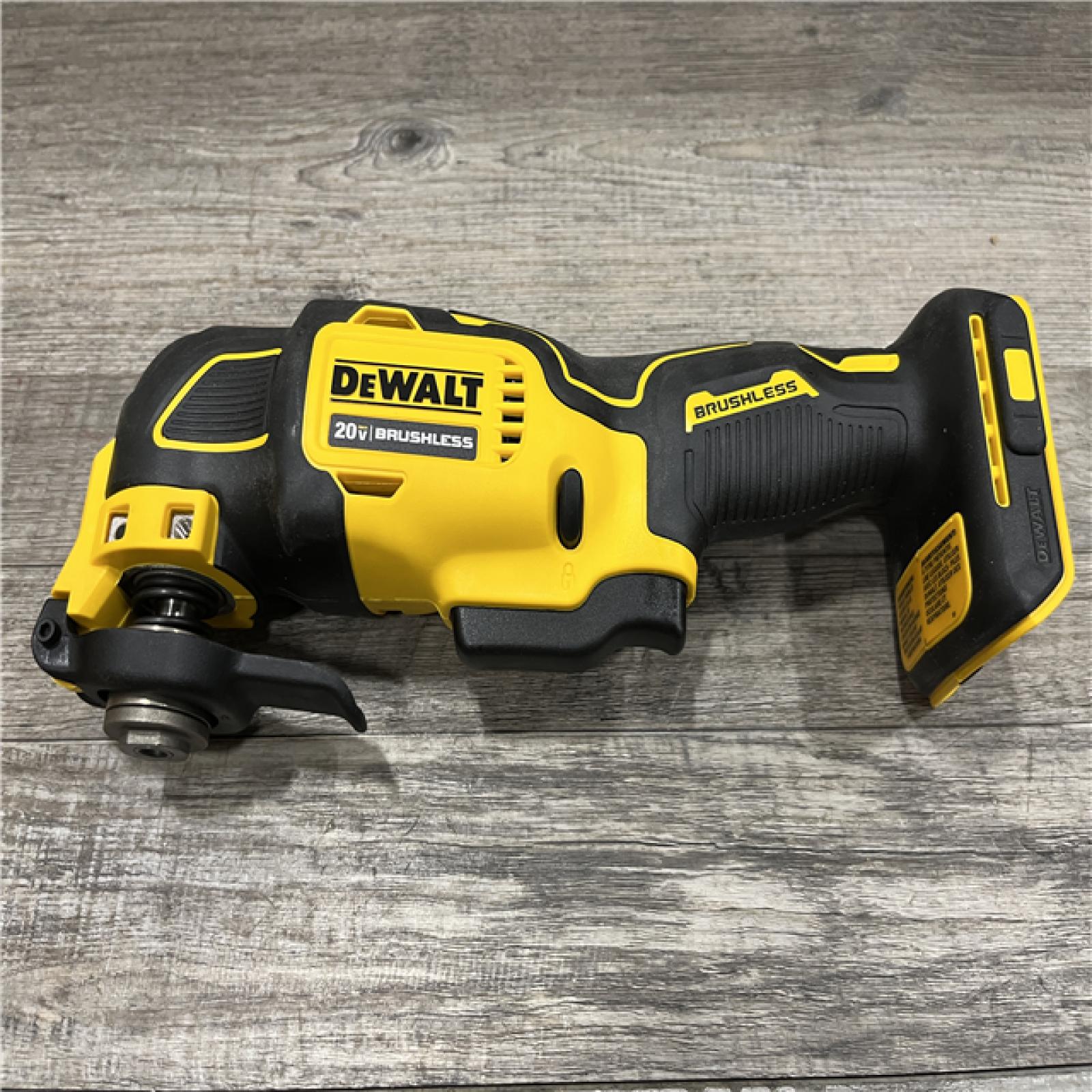 AS-IS DEWALT ATOMIC 20V MAX Cordless Brushless Oscillating Multi Tool Kit