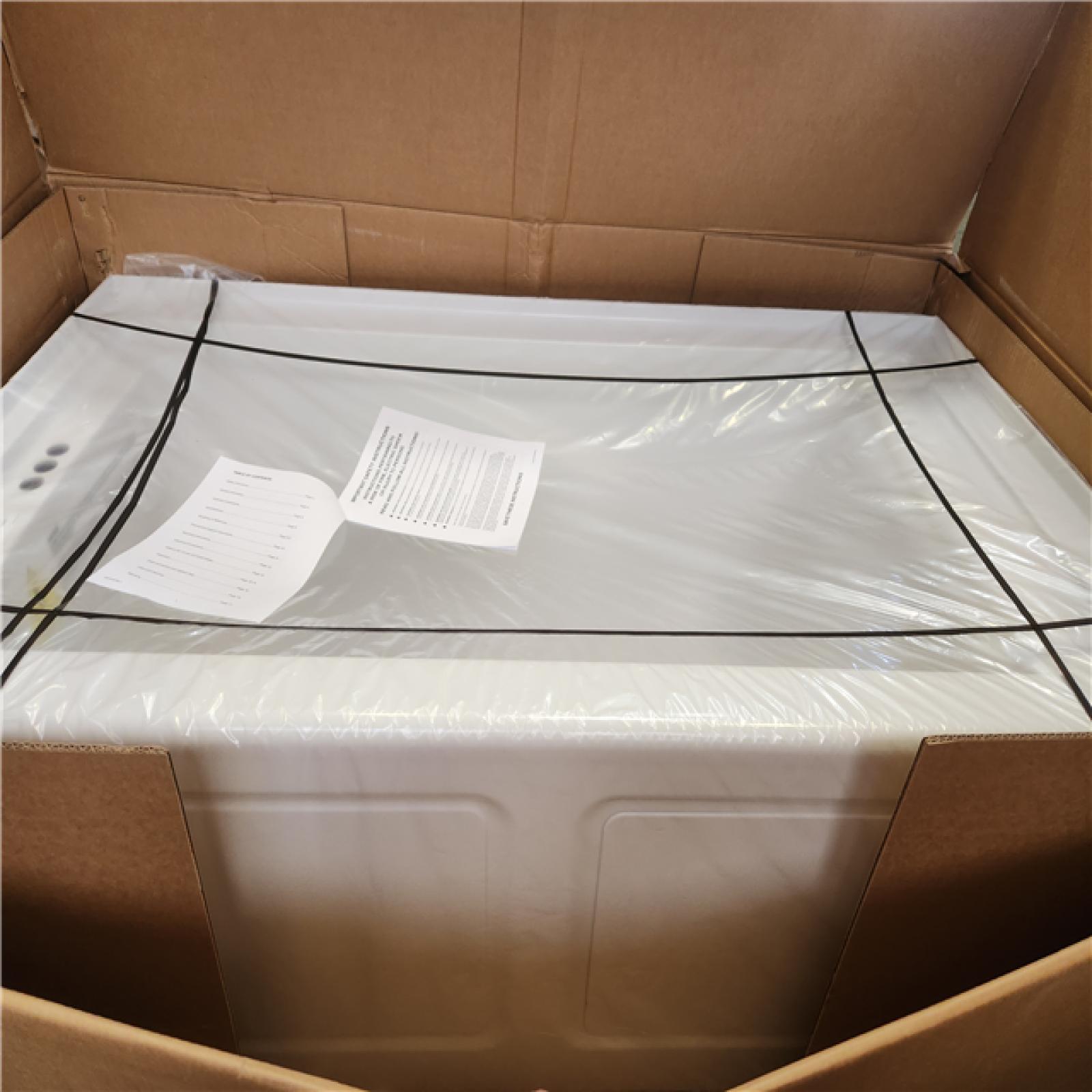 Phoenix NEW American Standard EverClean 60 in. x 32 in. Left Drain Soaking Tub in White (SEALED)