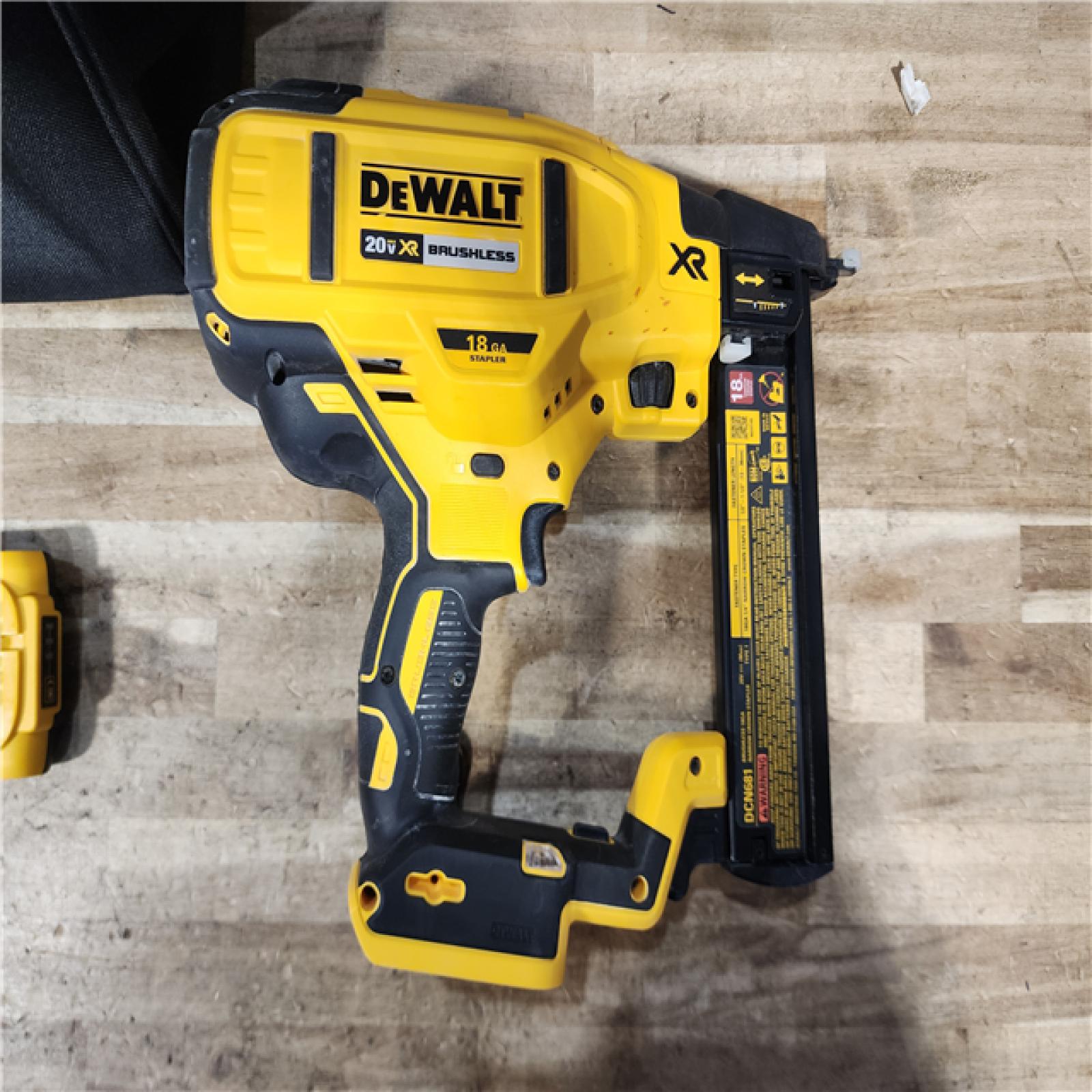 HOUSTON LOCATION - AS - IS DEWALT 20V MAX XR Lithium-Ion Cordless 18-Gauge Narrow Crown Stapler Kit
