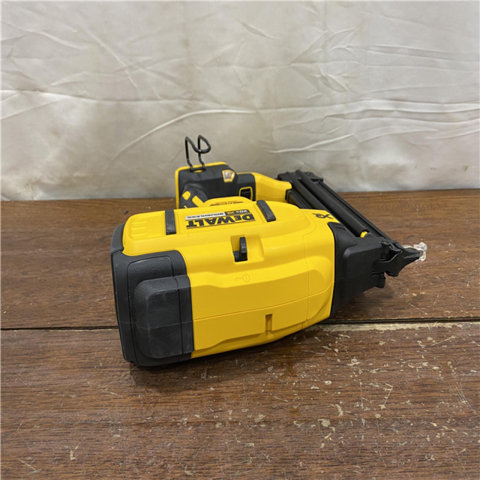 AS-IS DEWALT 20V MAX XR 18 Gauge Brad Nailer Kit
