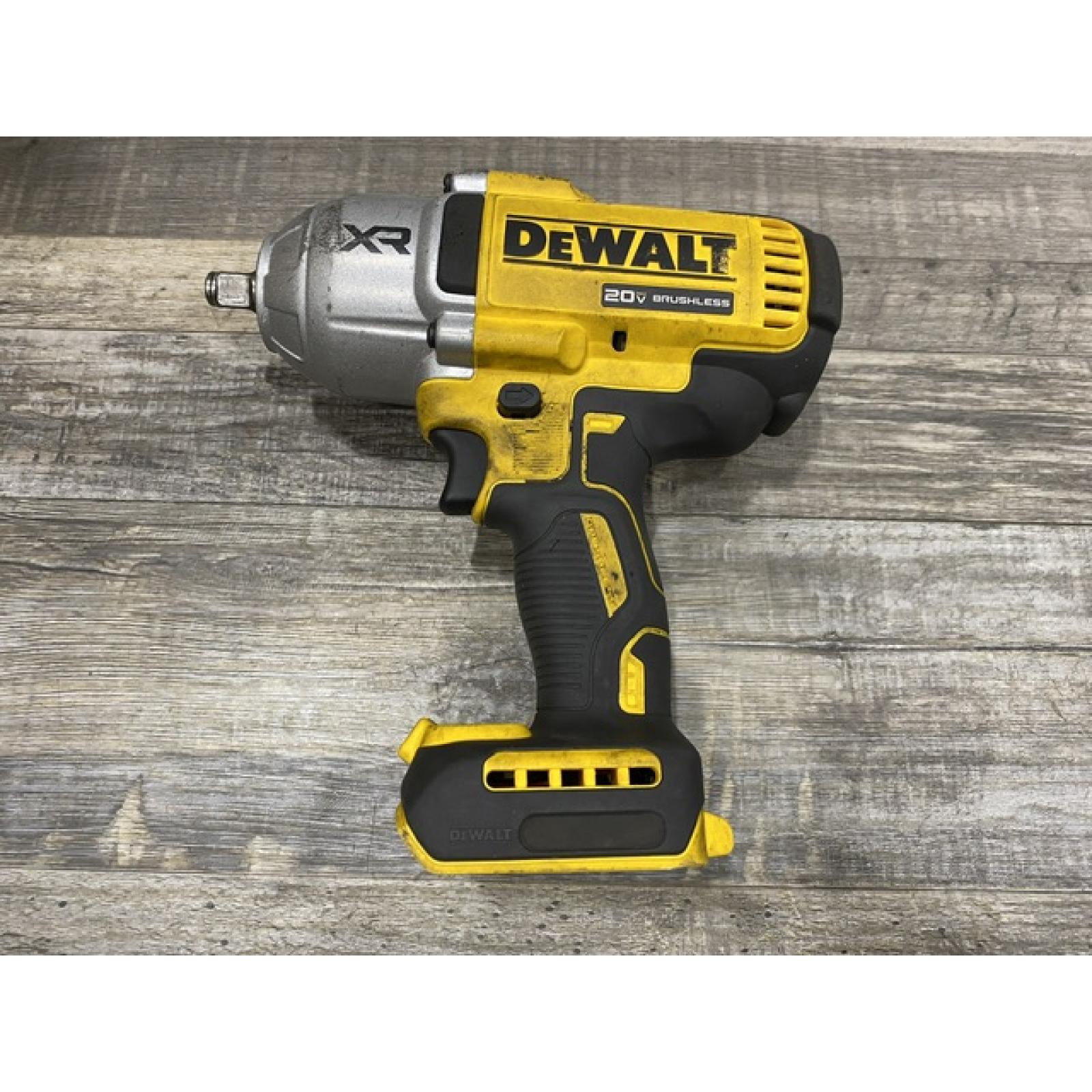 AS-IS DEWALT 20V MAX Lithium-Ion Cordless 1/2 in. Impact Wrench Kit