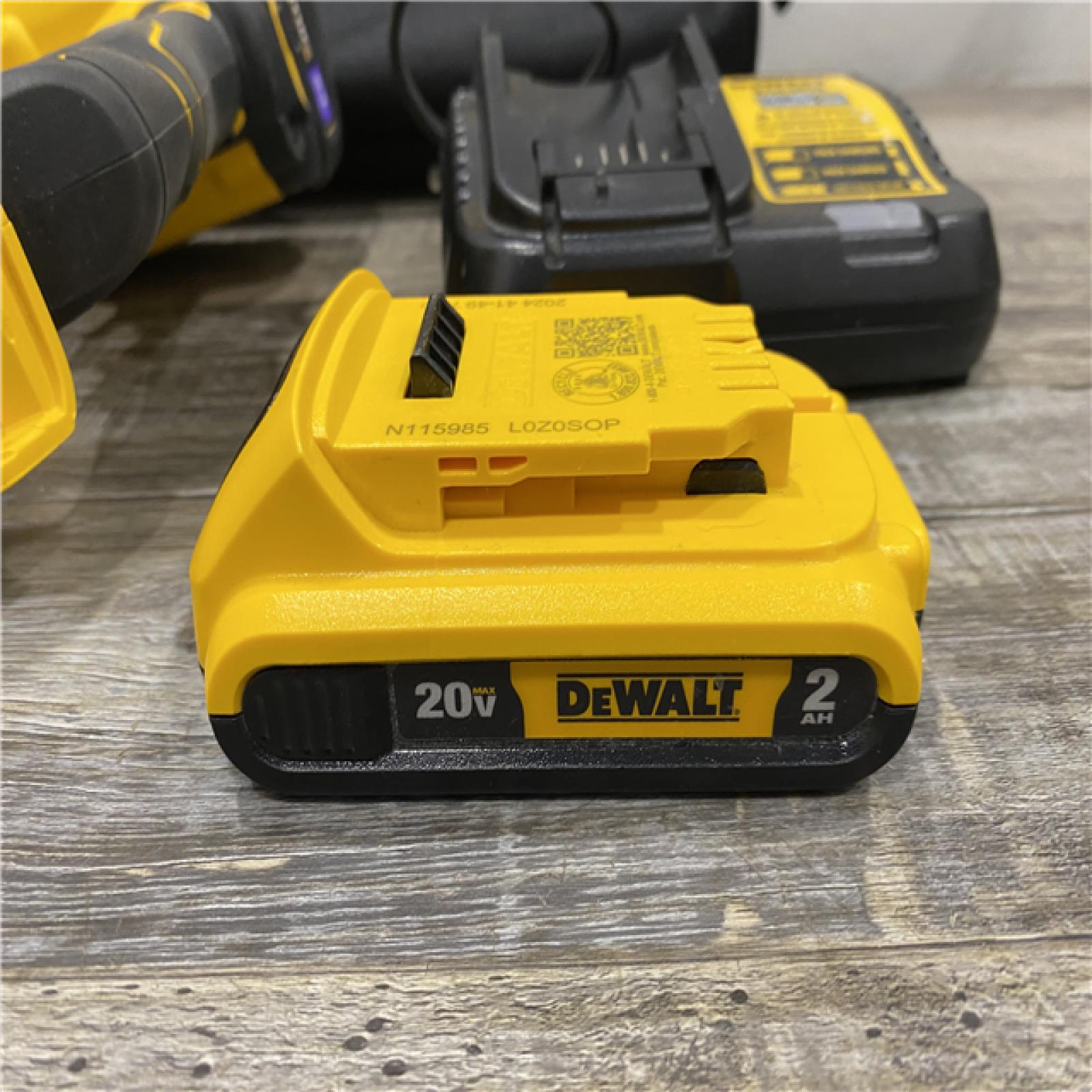 AS-IS DEWALT ATOMIC 20V MAX Lithium Ion Cordless 23 Gauge Pin Nailer Kit