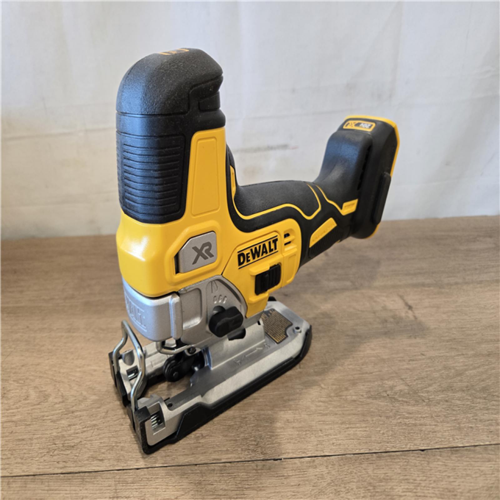 AS-IS DEWALT 20V MAX XR Cordless Barrel Grip Jigsaw (Tool Only)