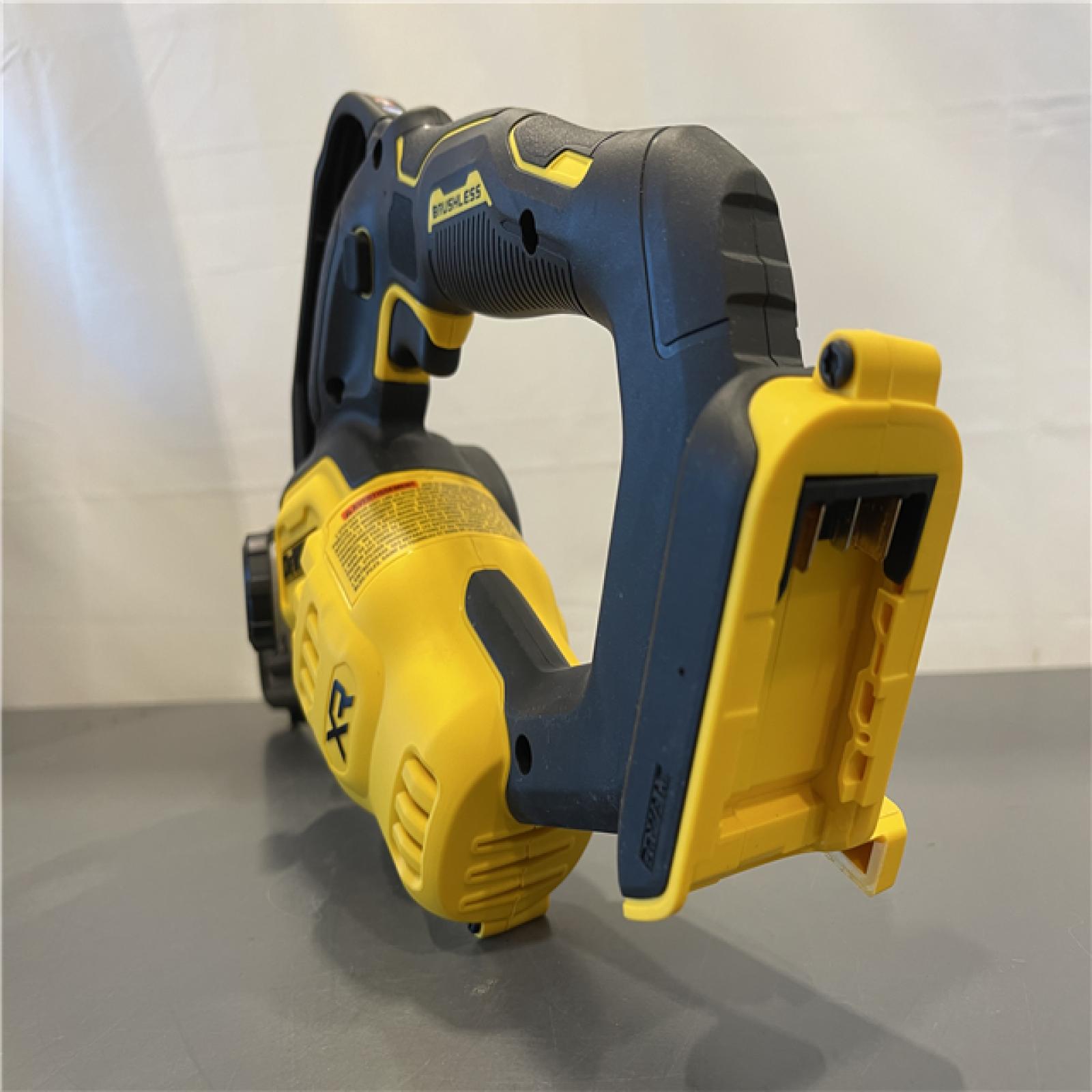 Like New! - Dewalt 20V Max 8  Pruning Chainsaw Brushless Cordless Kit