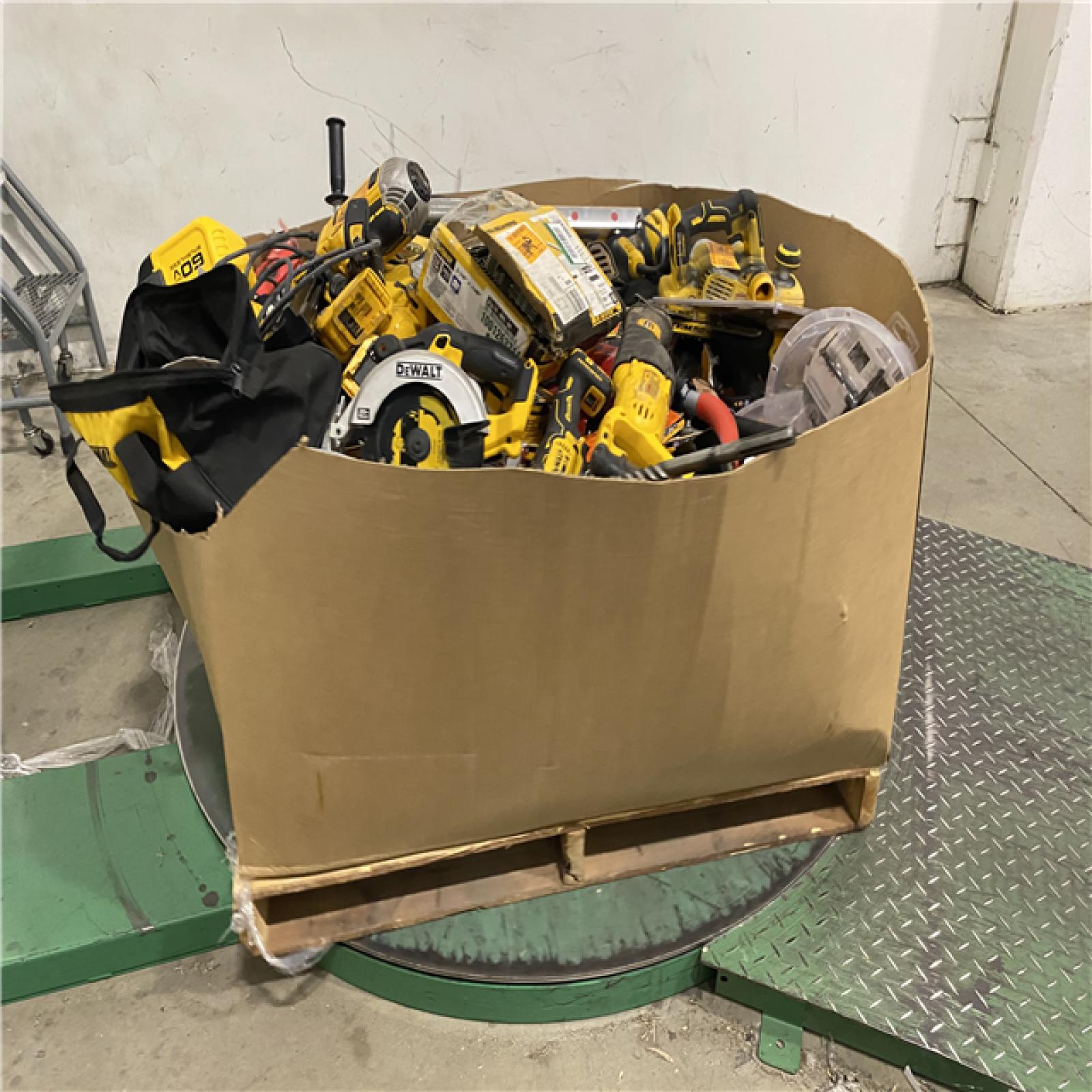Dallas Location - As-Is Tool Pallet