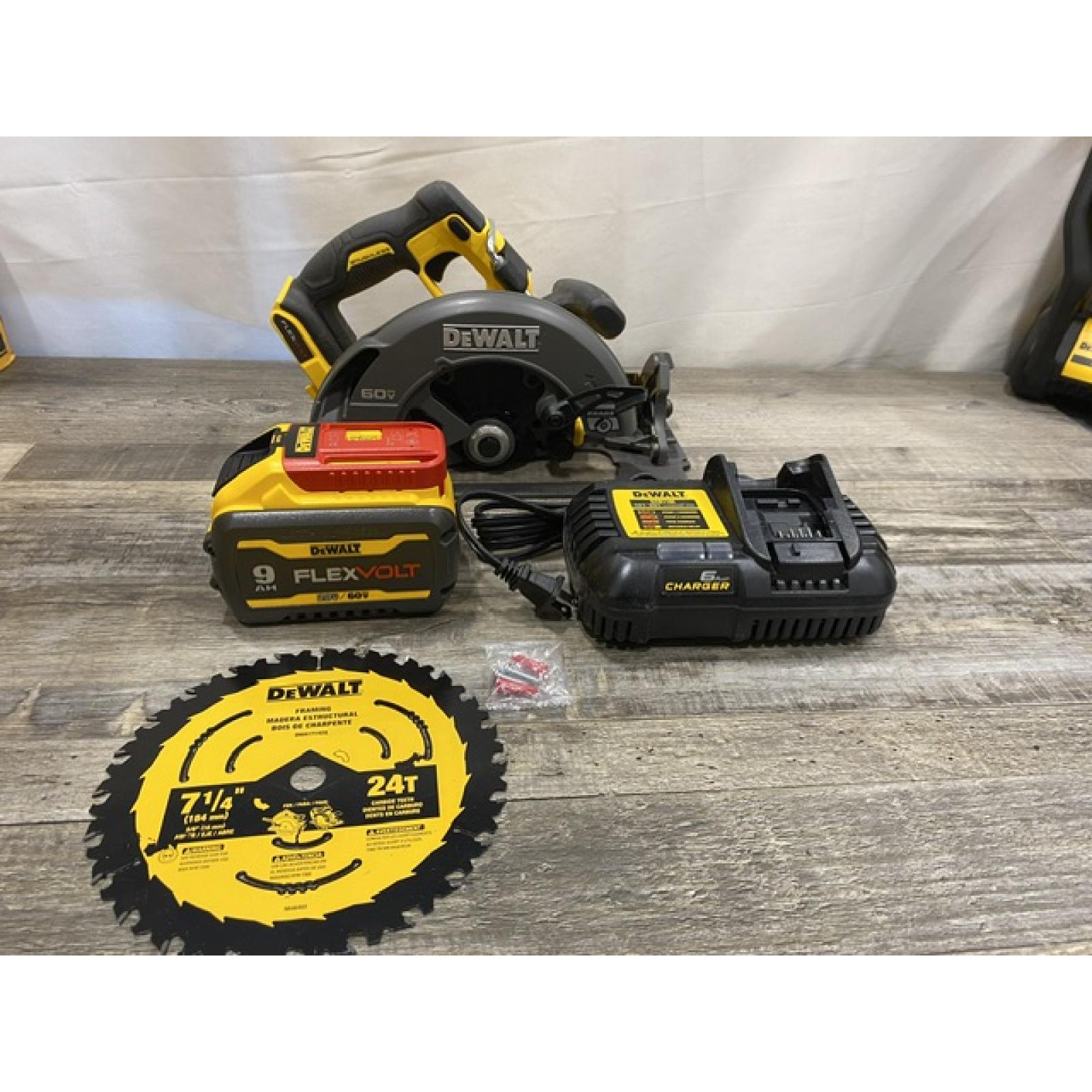 AS-IS DEWALT FLEXVOLT 60V MAX Cordless Brushless 7-1/4 in. Sidewinder Style Circular Saw Kit