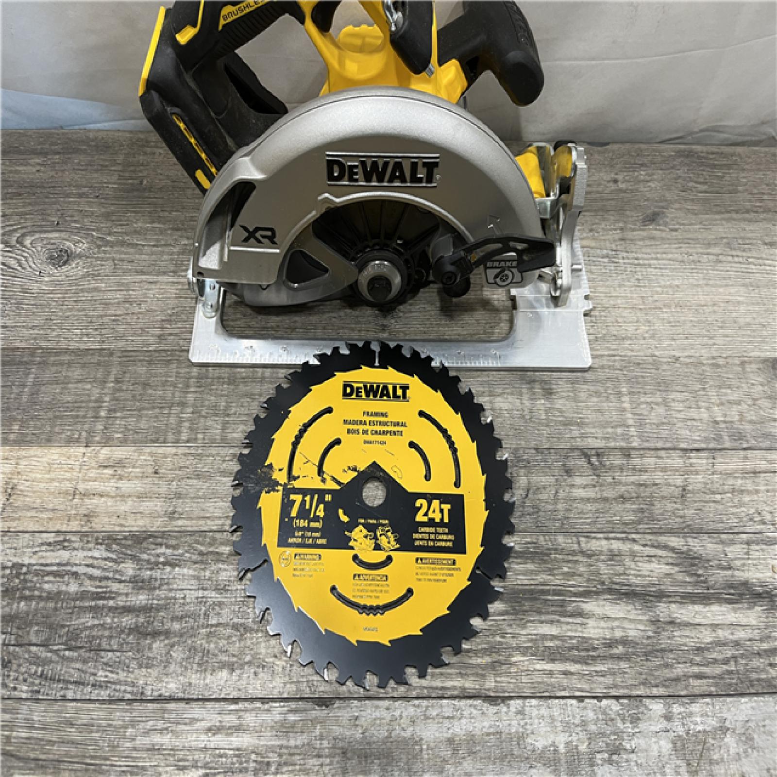 AS-IS DEWALT 20-Volt MAX 7-1/4 in. Cordless Circular Saw (Tool Only)