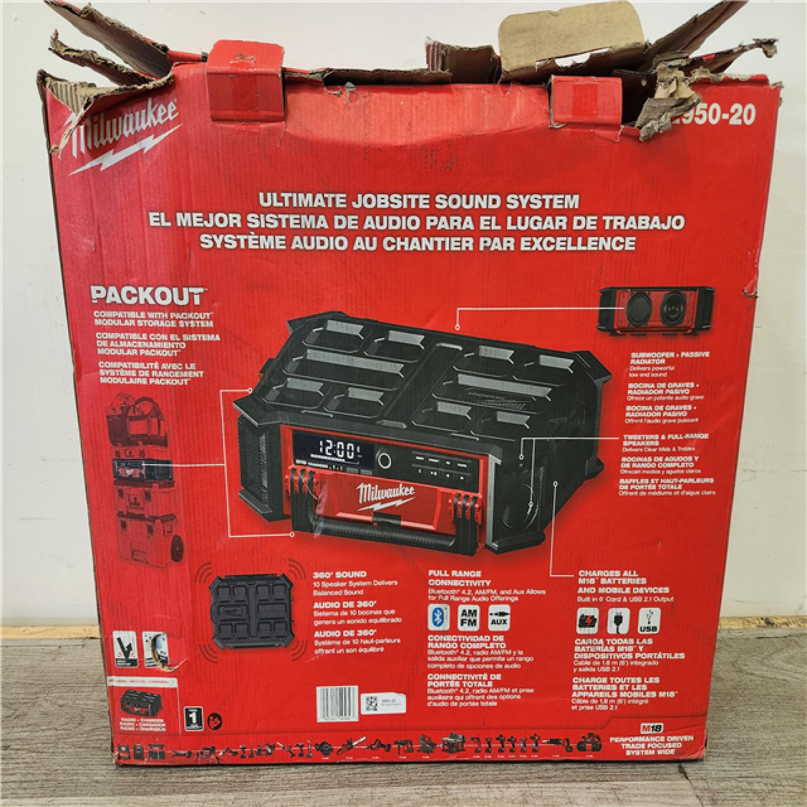 Phoenix Location Milwaukee M18 Lithium-Ion Cordless PACKOUT Radio/Speaker with Built-In Charger