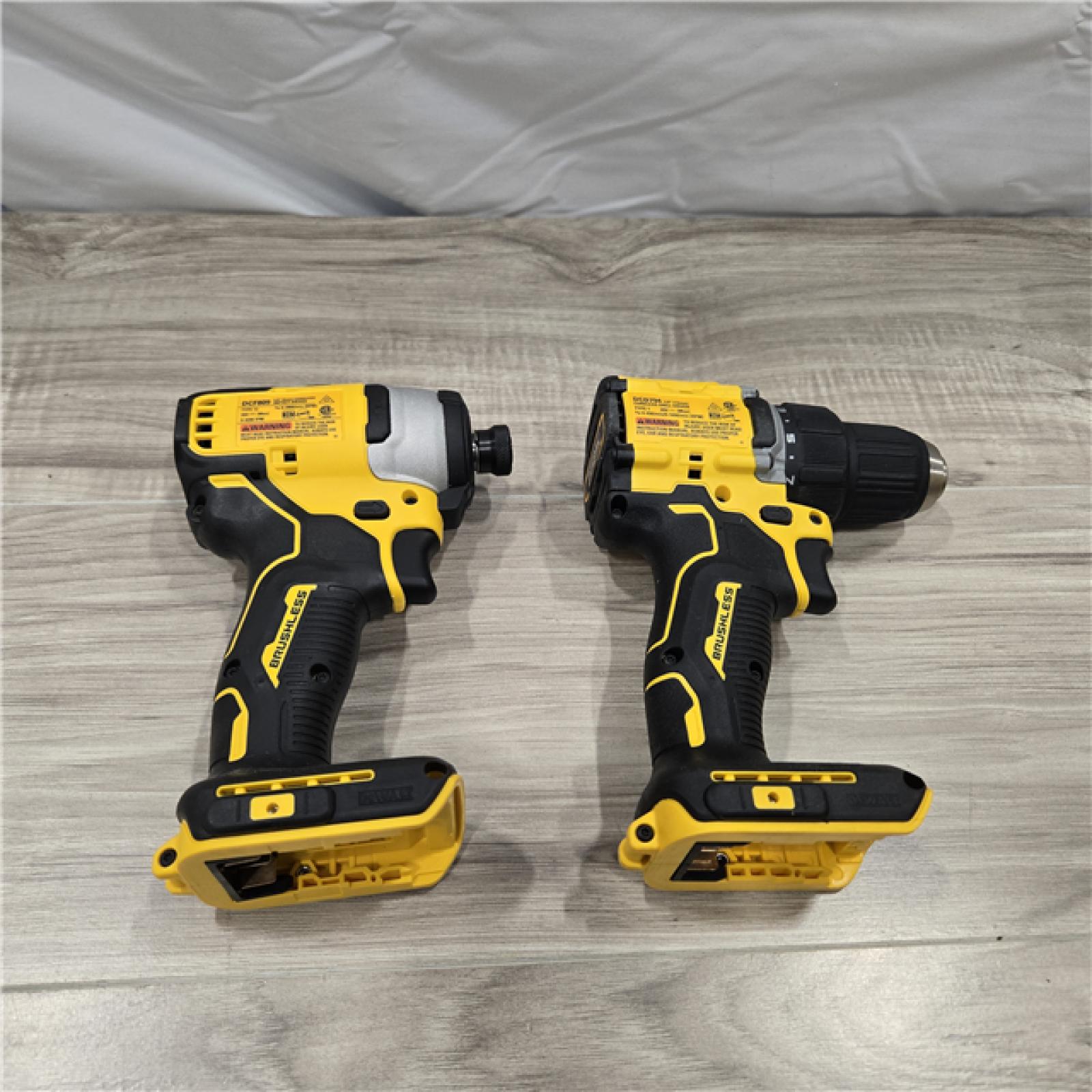 LIKE NEW! - Dewalt DCK225D2 20V MAX ATOMIC Cordless Drill Driver and Impact Driver Combo Kit