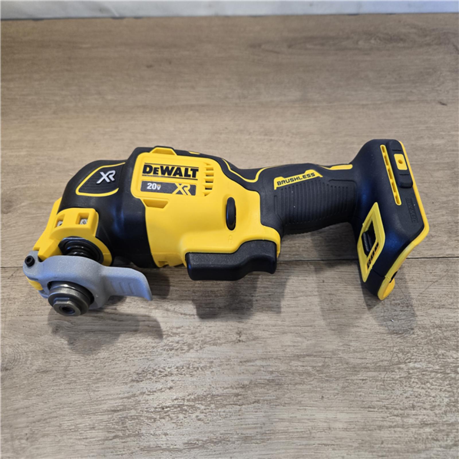 AS-IS DEWALT 20V MAX XR Cordless 3-Speed Oscillating Multi Tool Kit