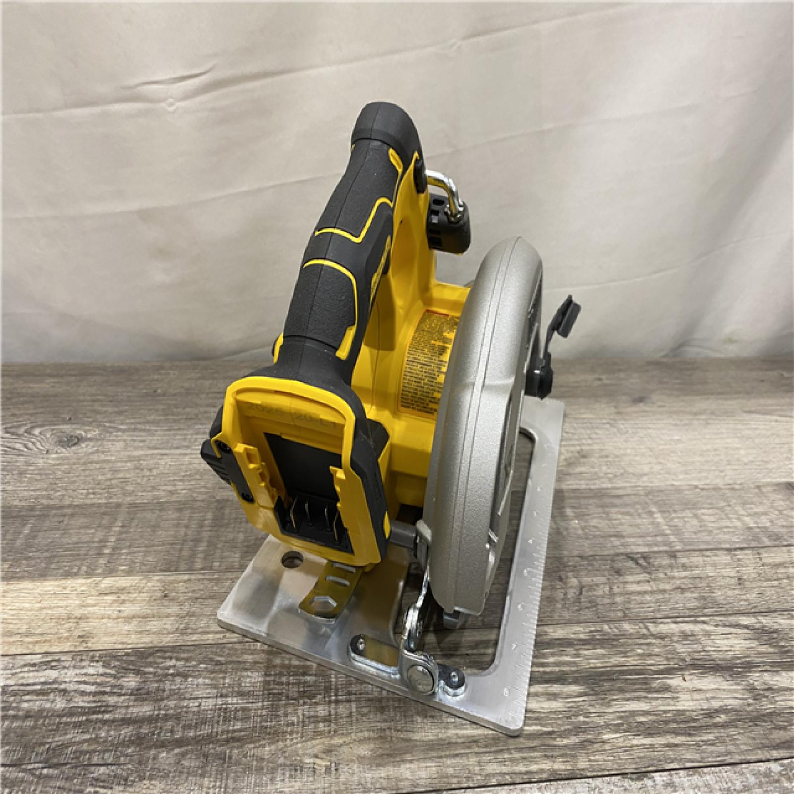 AS-IS DEWALT 20-Volt MAX 7-1/4 in. Cordless Circular Saw (Tool Only)