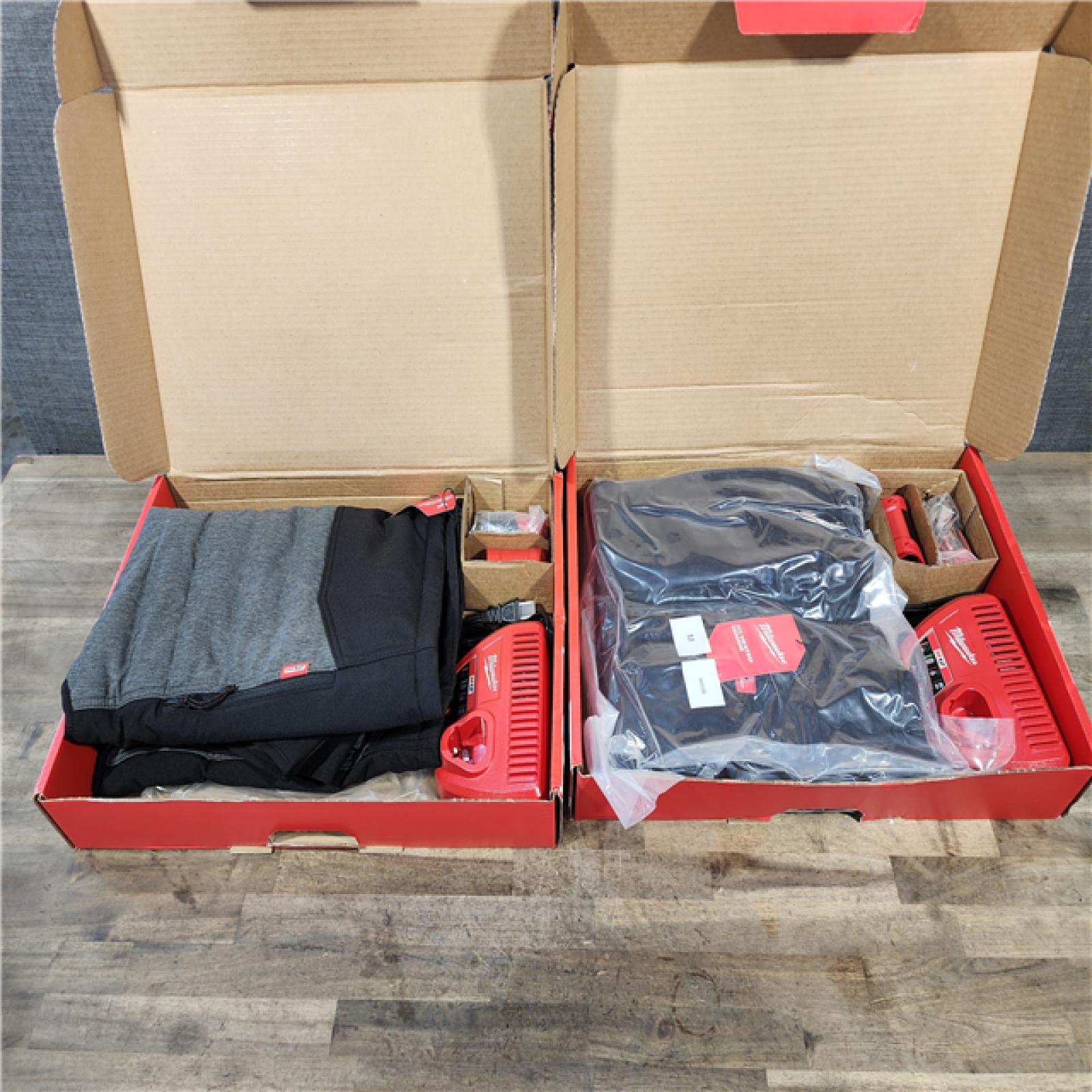 HOUSTON LOCATION - AS-IS MILWAUKEE M12 (2) HEATED CLOTHING KIT